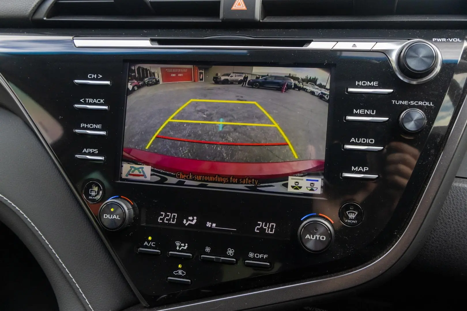 2019 Toyota Camry Gallery Image 16