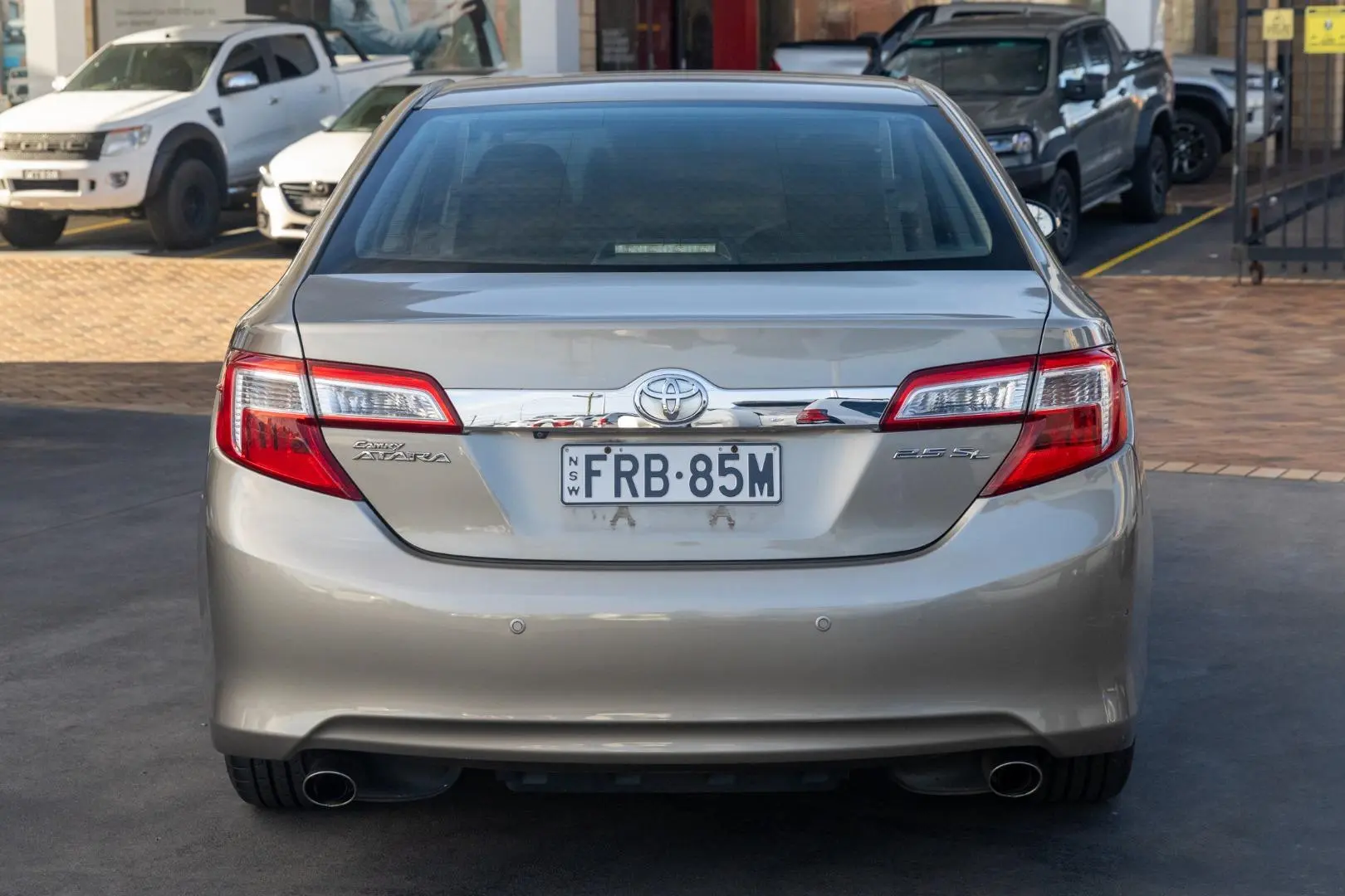 2014 Toyota Camry Gallery Image 5