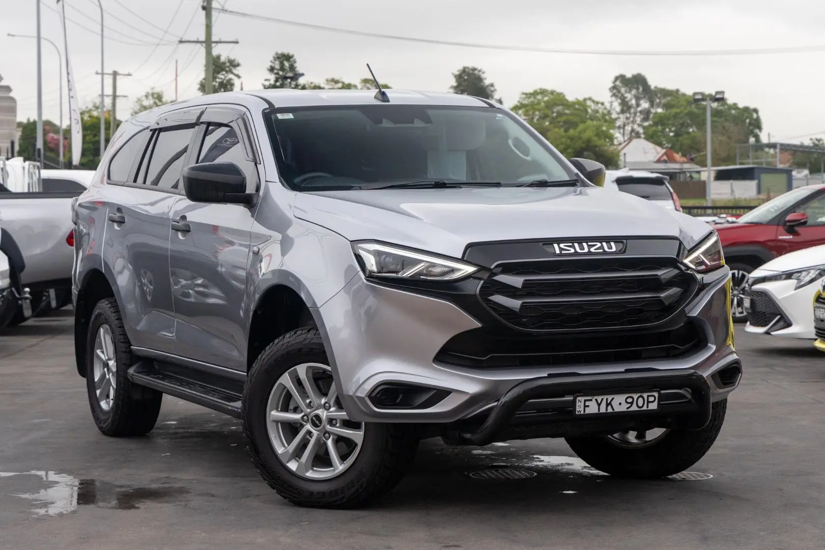 2022 Isuzu MU-X Gallery Image 1