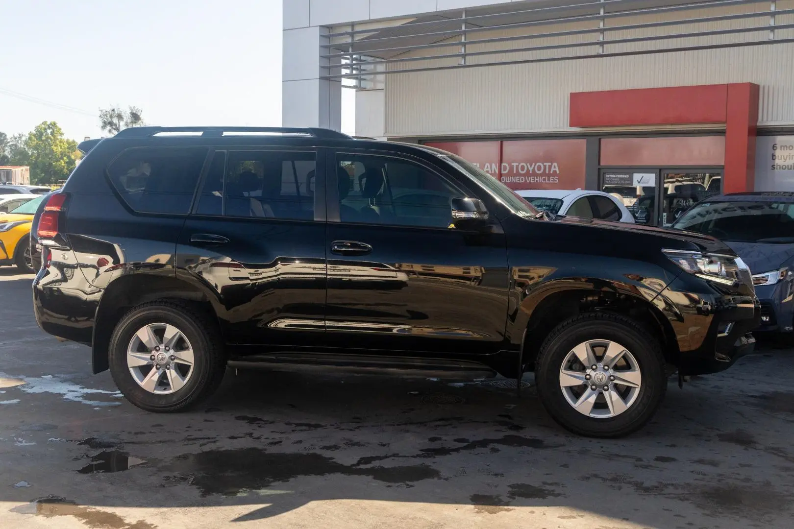 2020 Toyota Landcruiser Prado Gallery Image 3