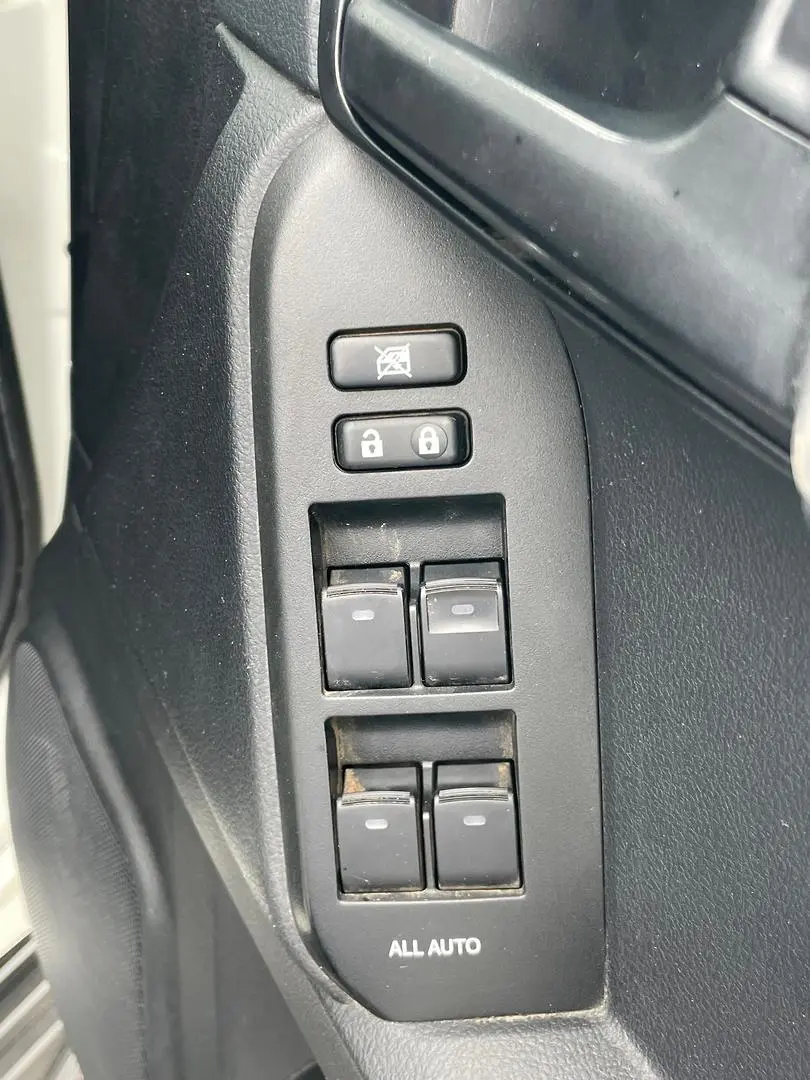 2018 Toyota Landcruiser Prado Gallery Image 17