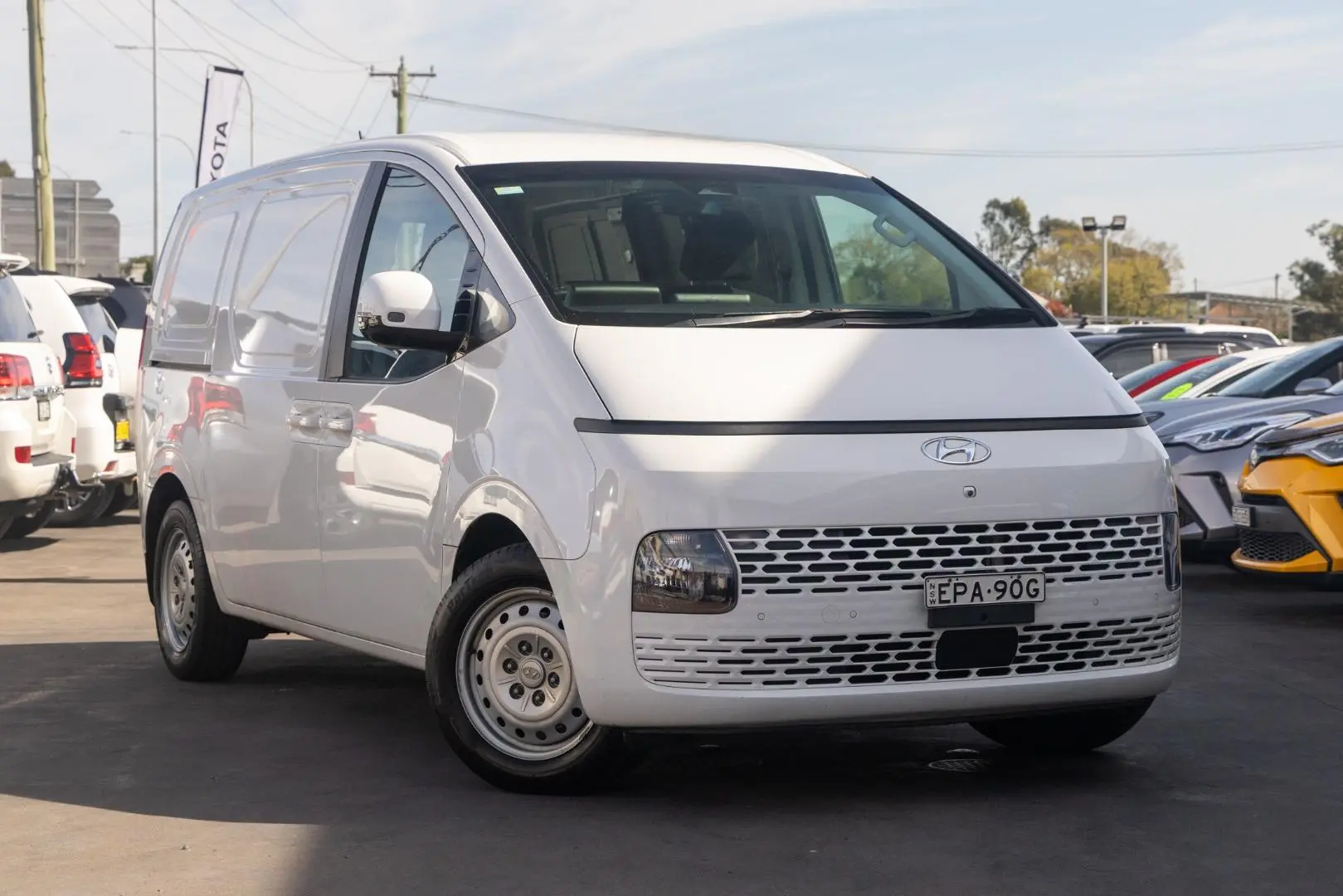 2021 Hyundai STARIA LOAD Gallery Image 1