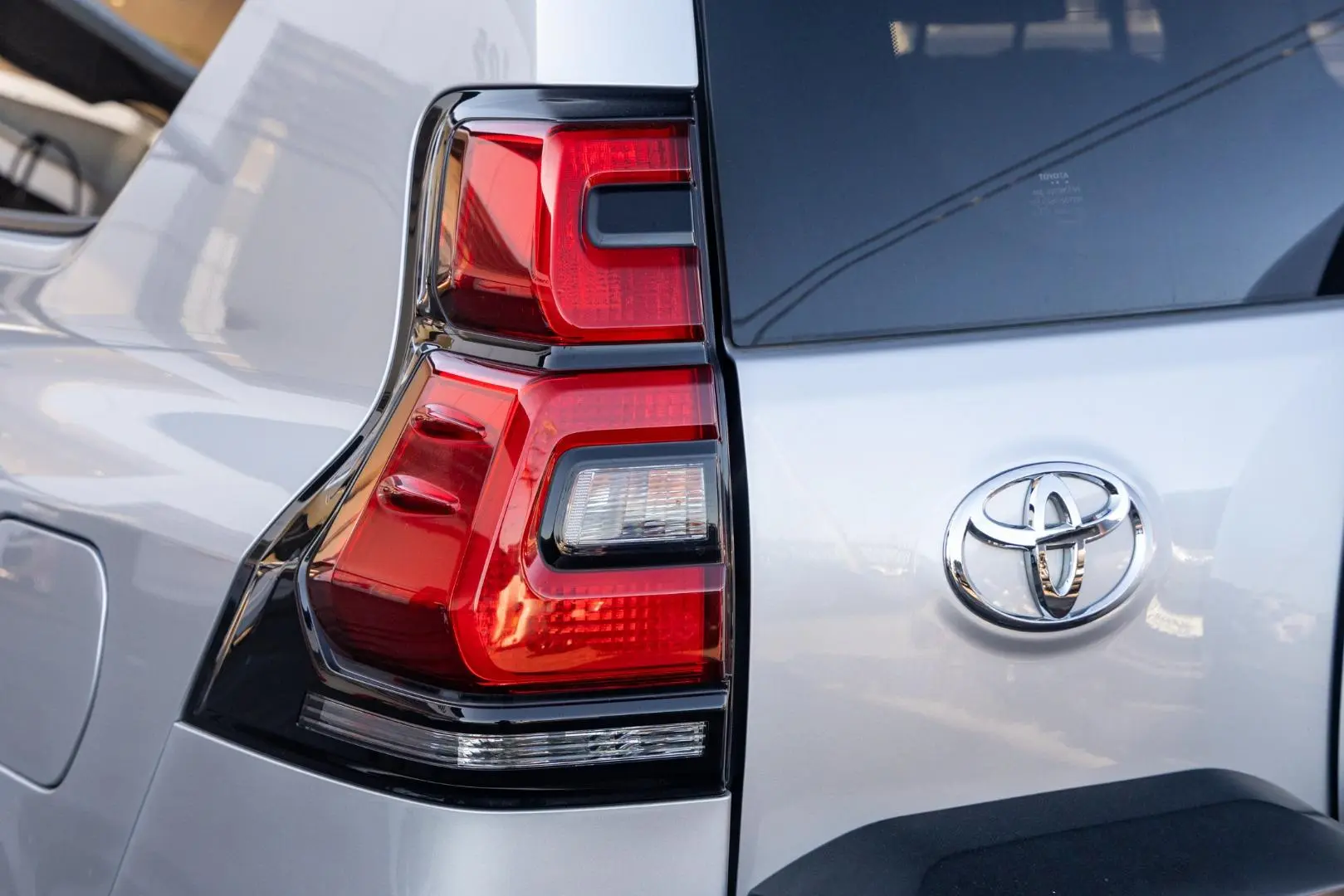 2018 Toyota Landcruiser Prado Gallery Image 20