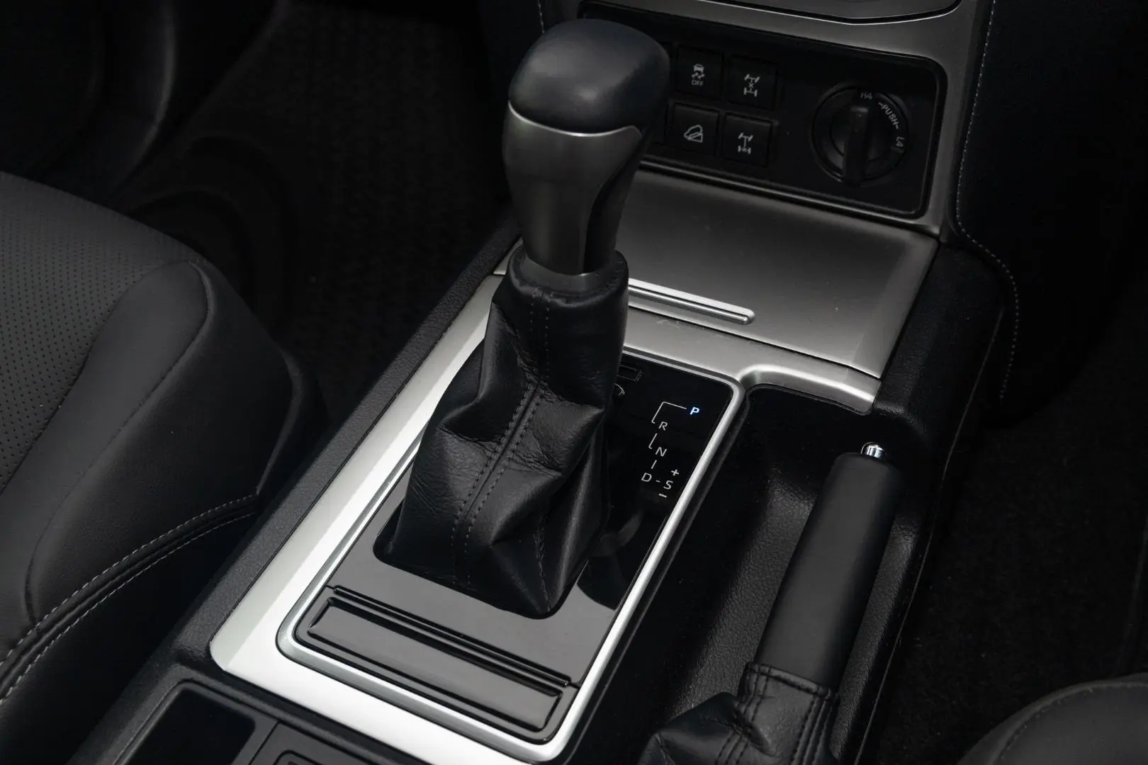 2023 Toyota Landcruiser Prado Gallery Image 16