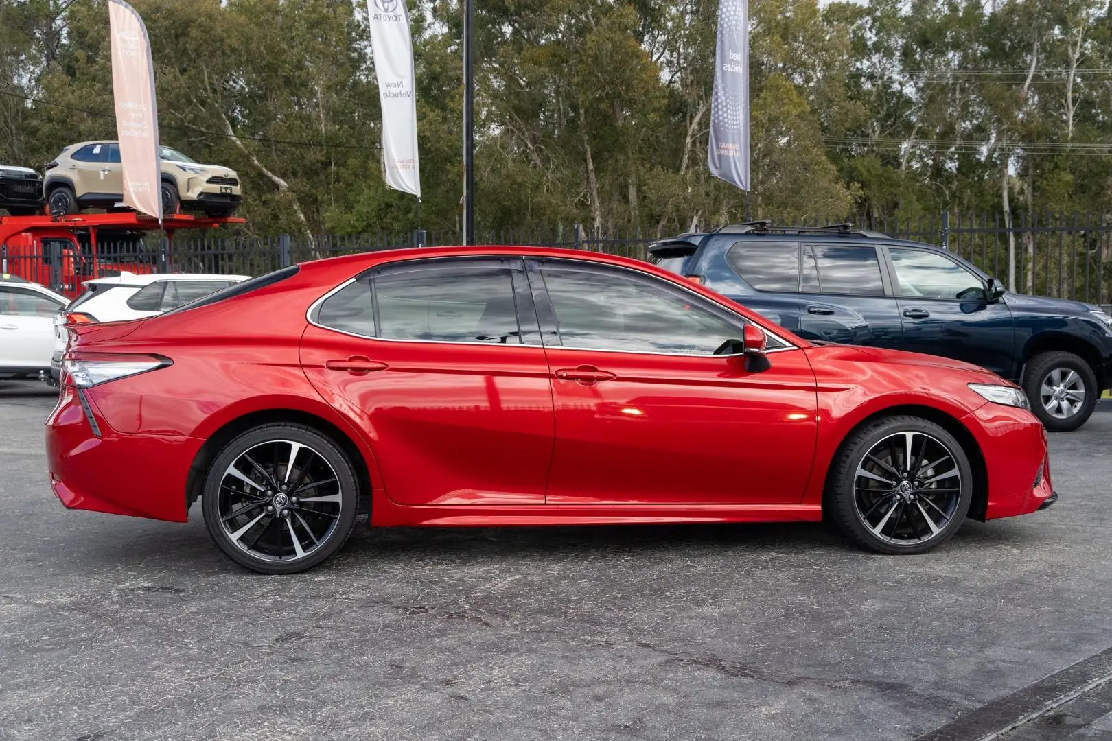 2019 Toyota Camry Gallery Image 3