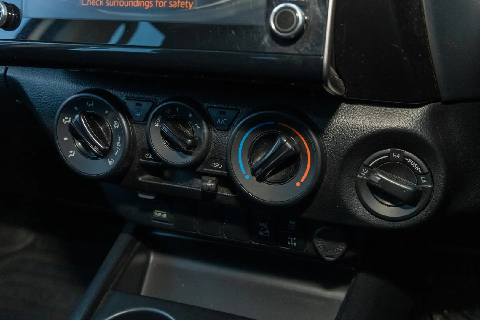 2025 Toyota Hilux Gallery Image 16