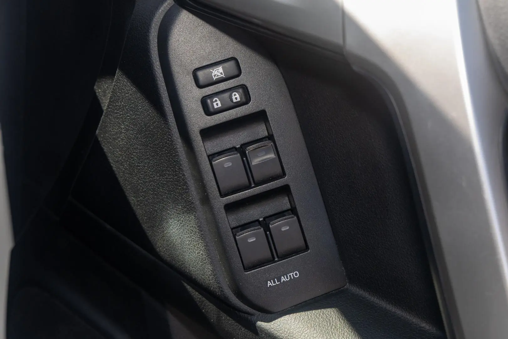 2019 Toyota Landcruiser Prado Gallery Image 18