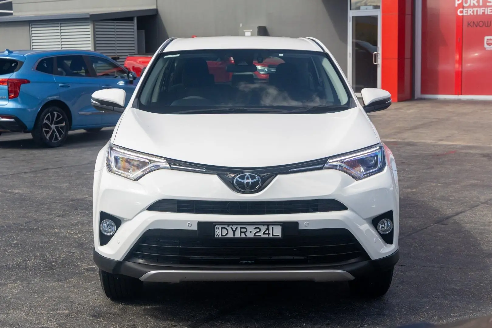 2018 Toyota RAV4 Gallery Image 4