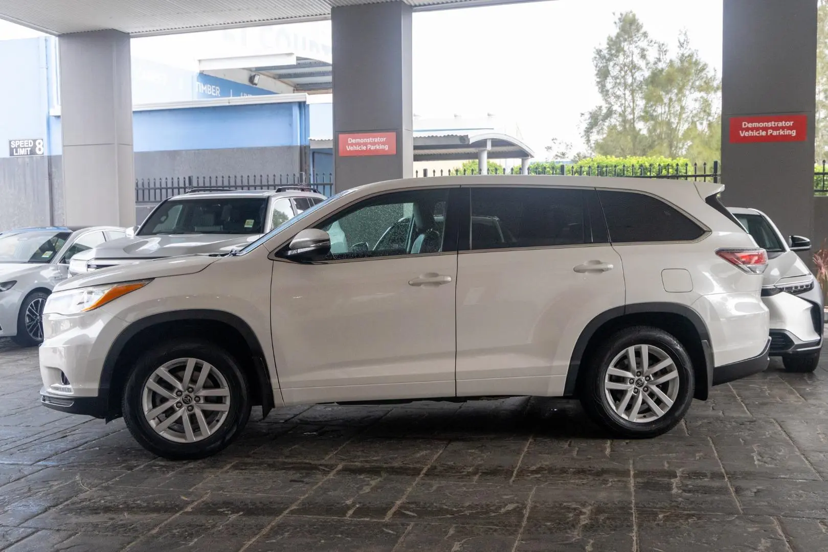 2016 Toyota Kluger Gallery Image 3