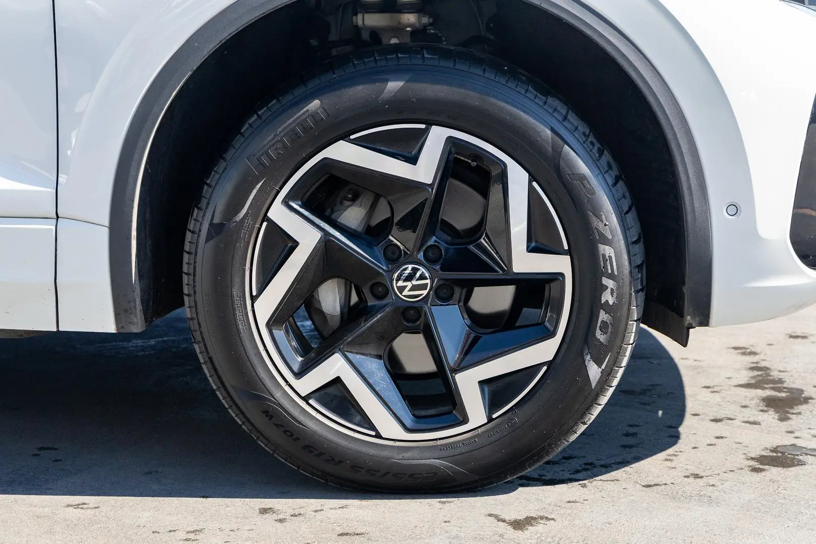 2024 Volkswagen Touareg Gallery Image 21