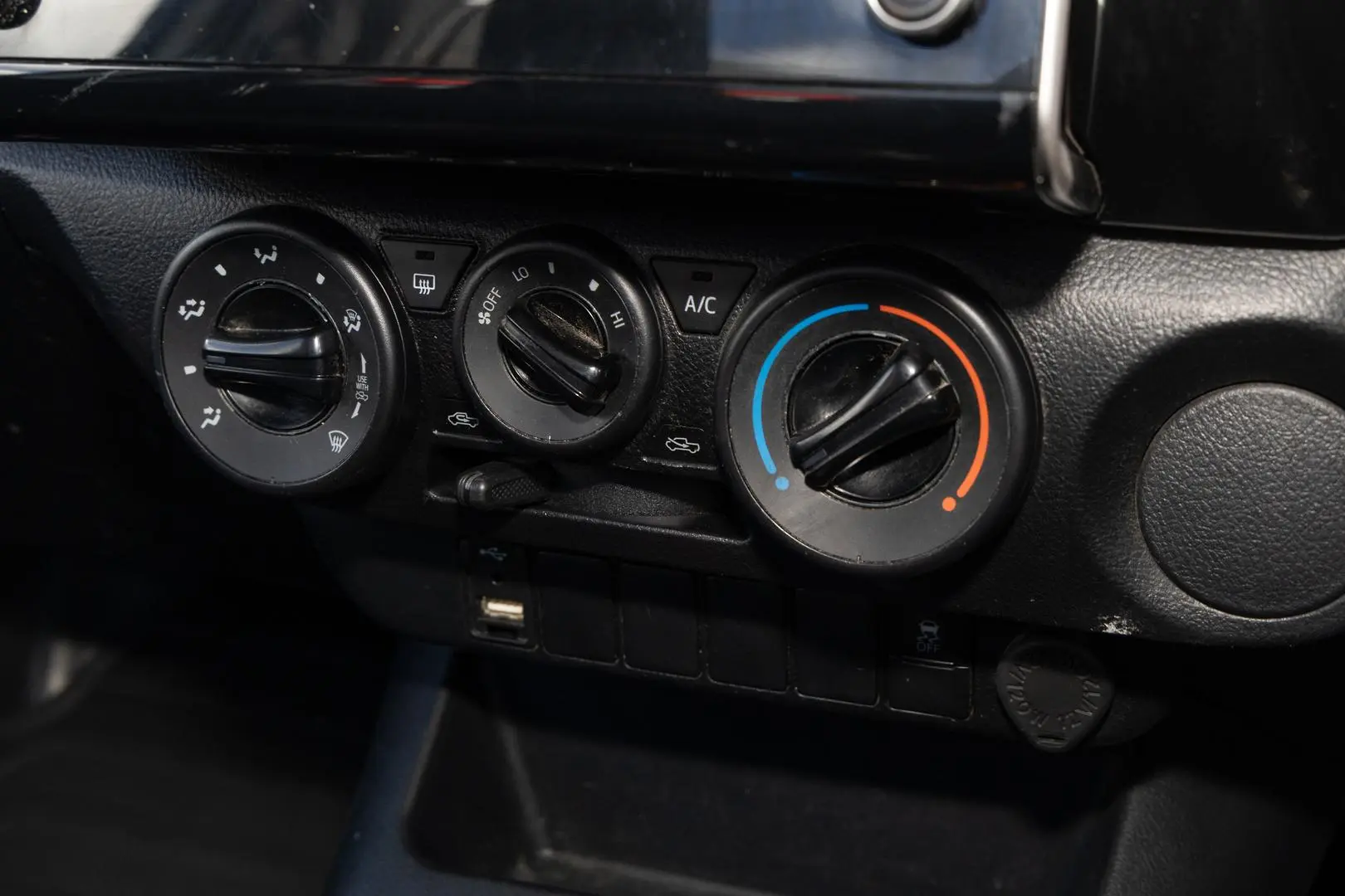 2021 Toyota Hilux Gallery Image 16