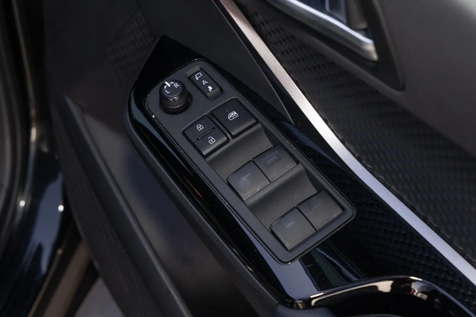 2023 Toyota C-HR Gallery Image 18