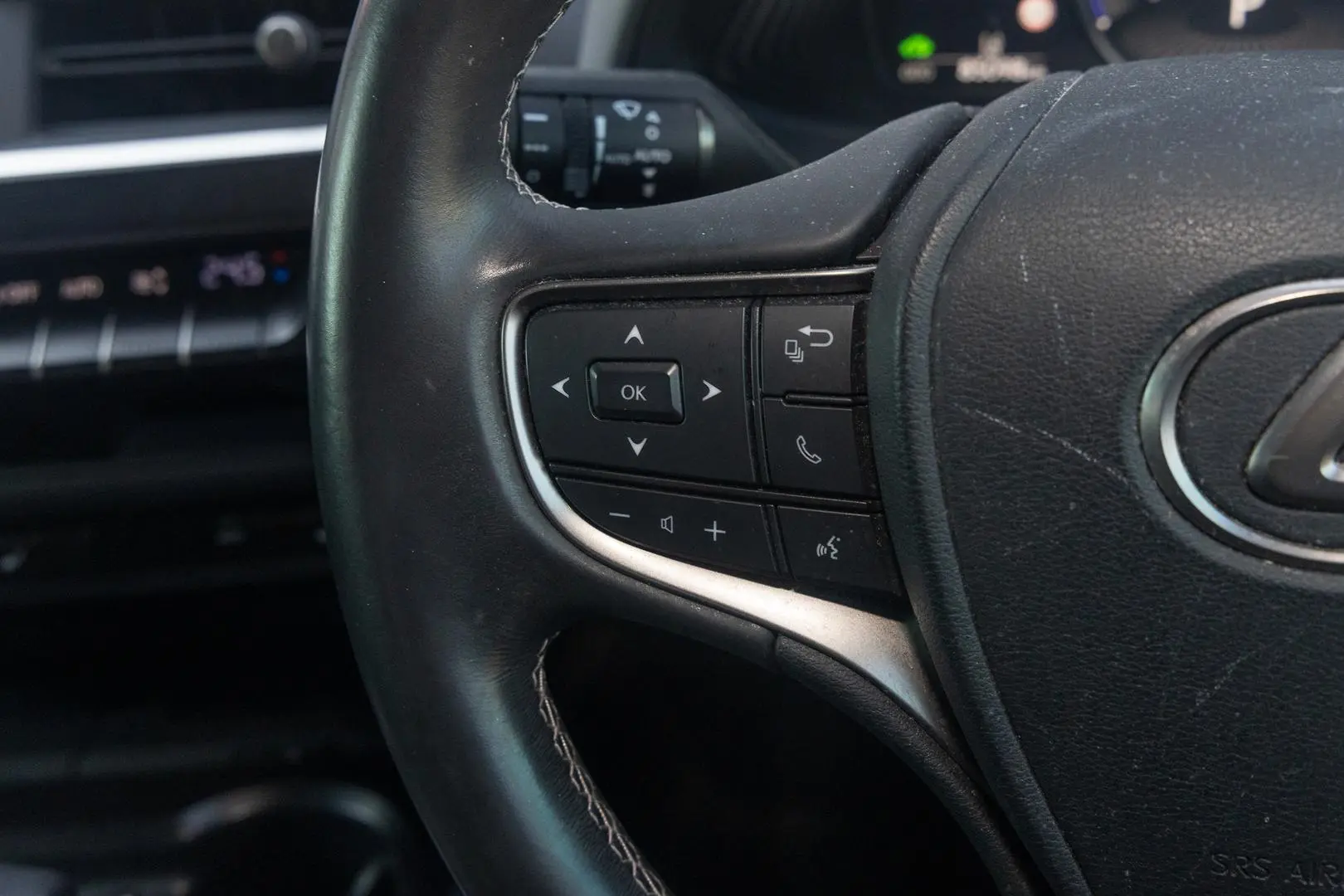 2020 Lexus UX Gallery Image 11