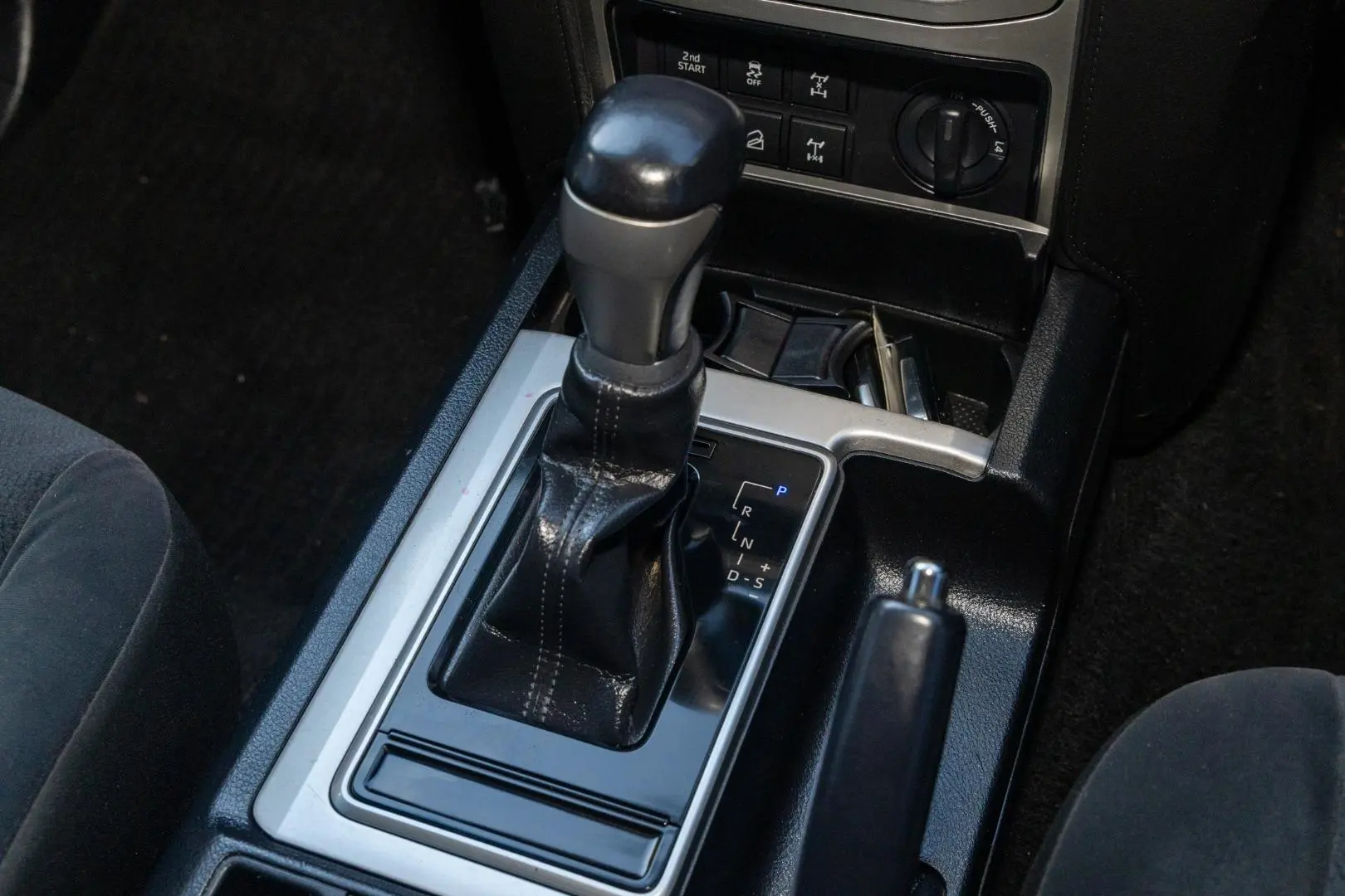 2020 Toyota Landcruiser Prado Gallery Image 17