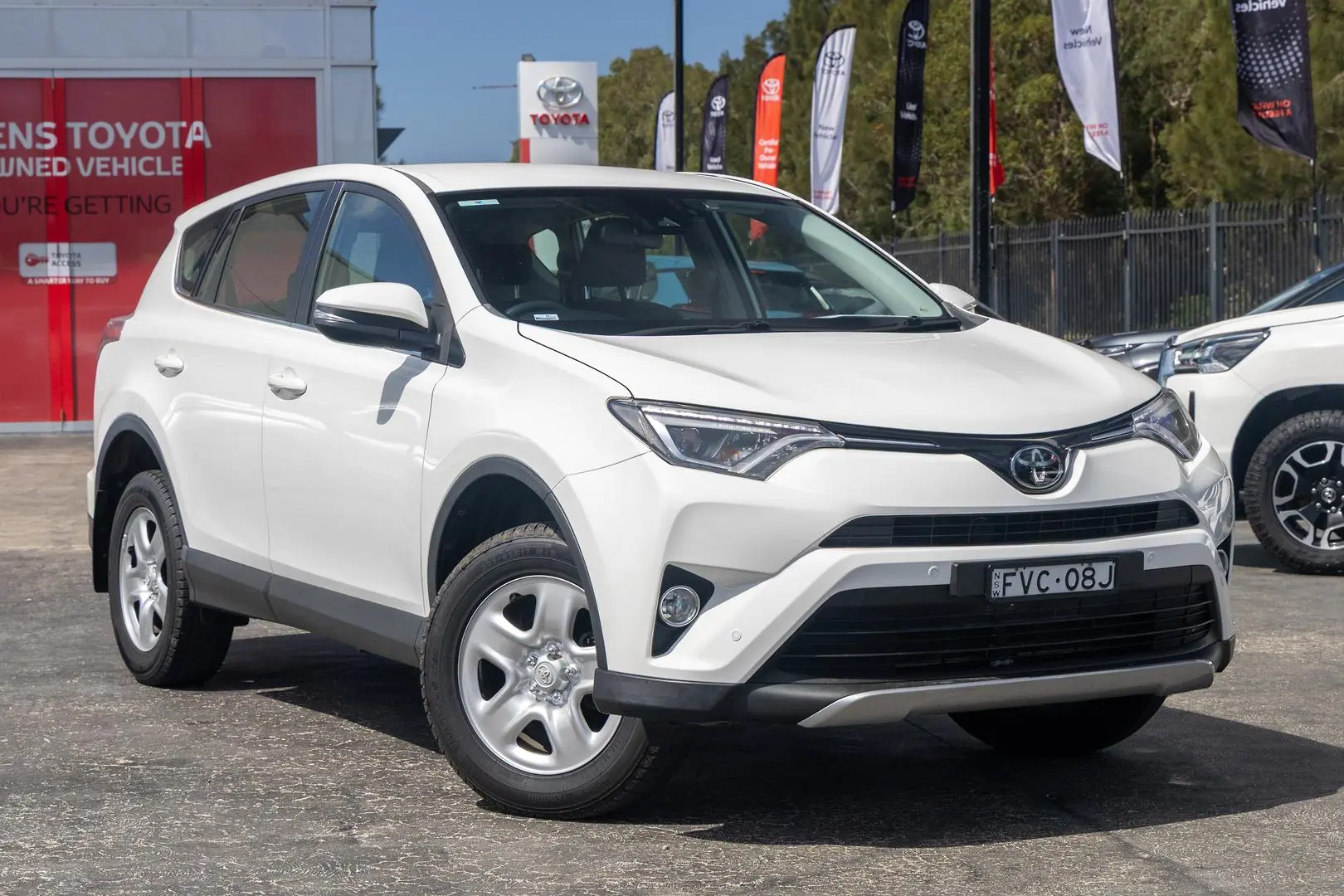2018 Toyota RAV4 Gallery Image 1