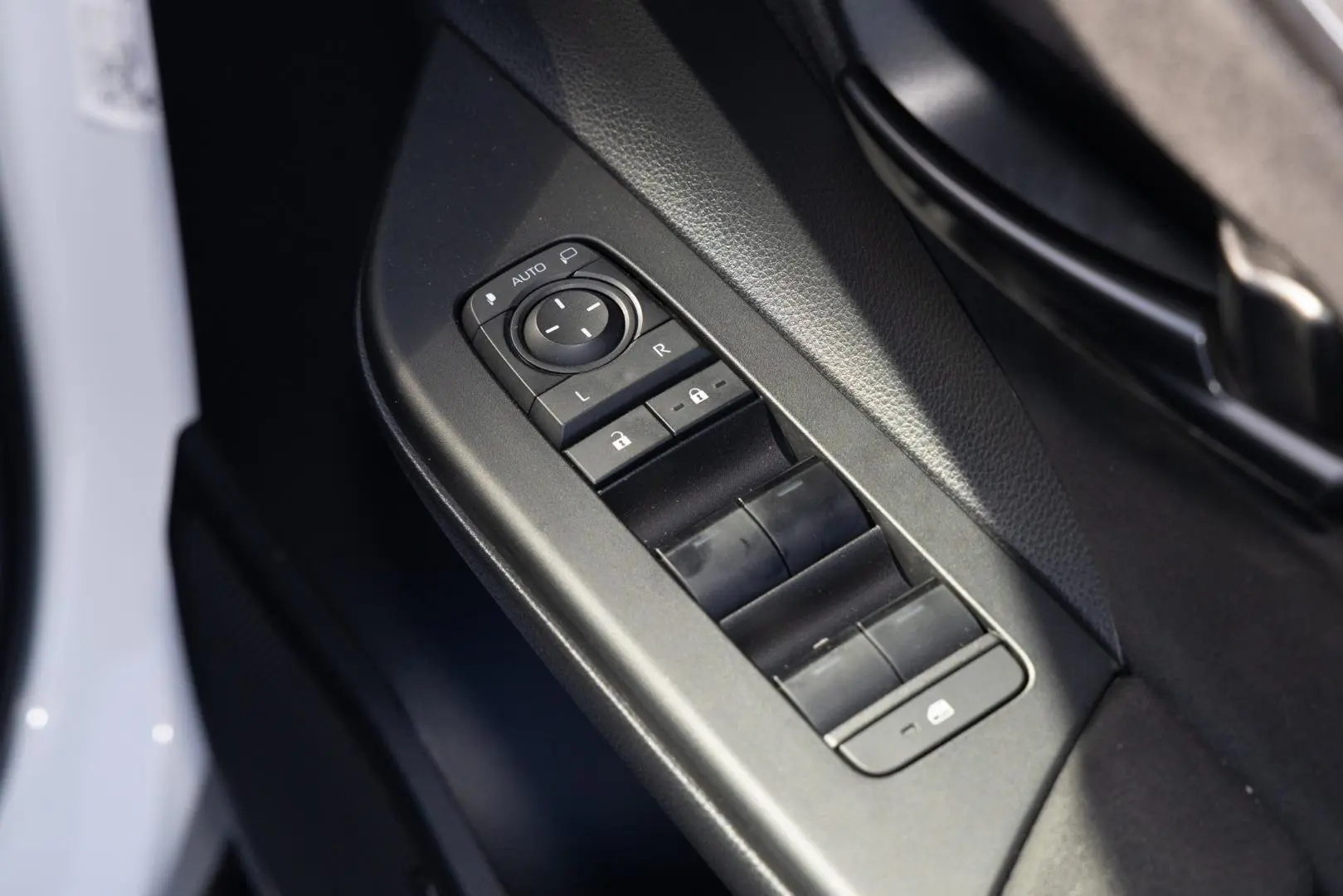 2024 Toyota C-HR Gallery Image 19