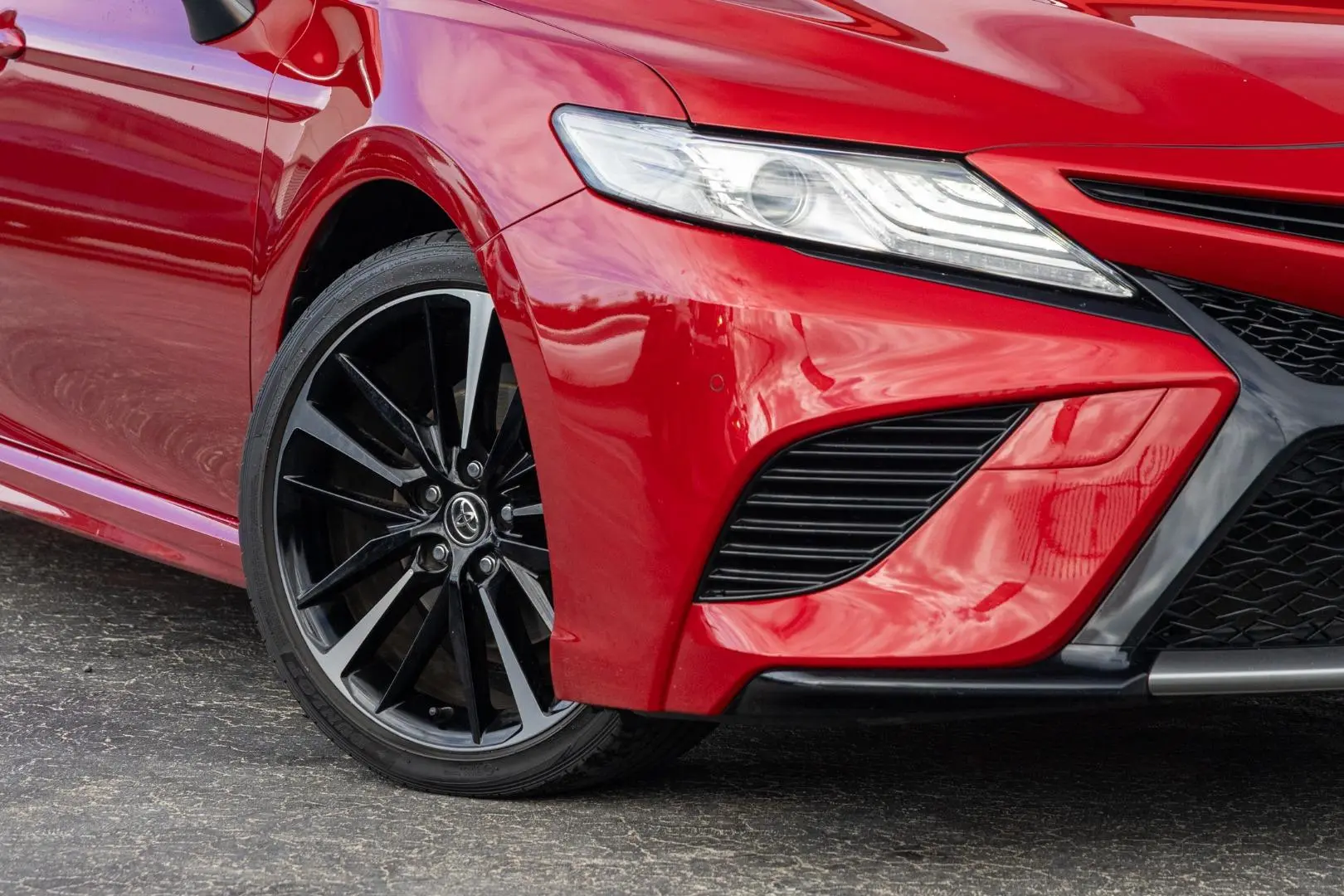 2019 Toyota Camry Gallery Image 6