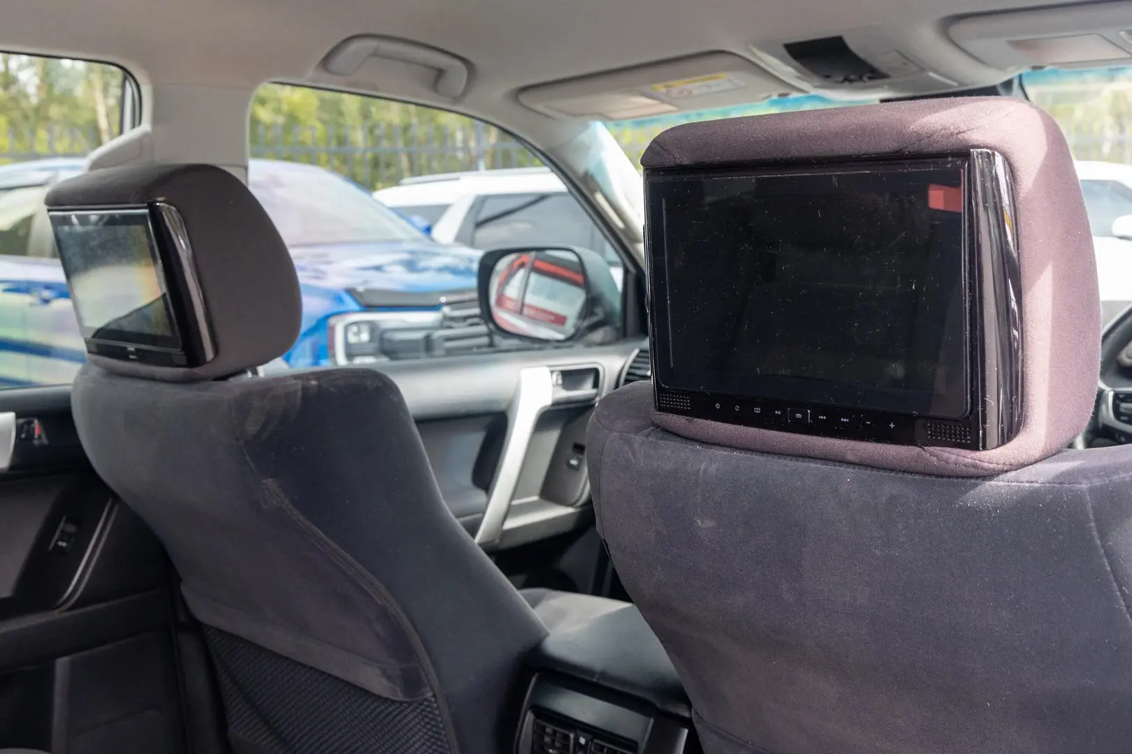 2022 Toyota Landcruiser Prado Gallery Image 10