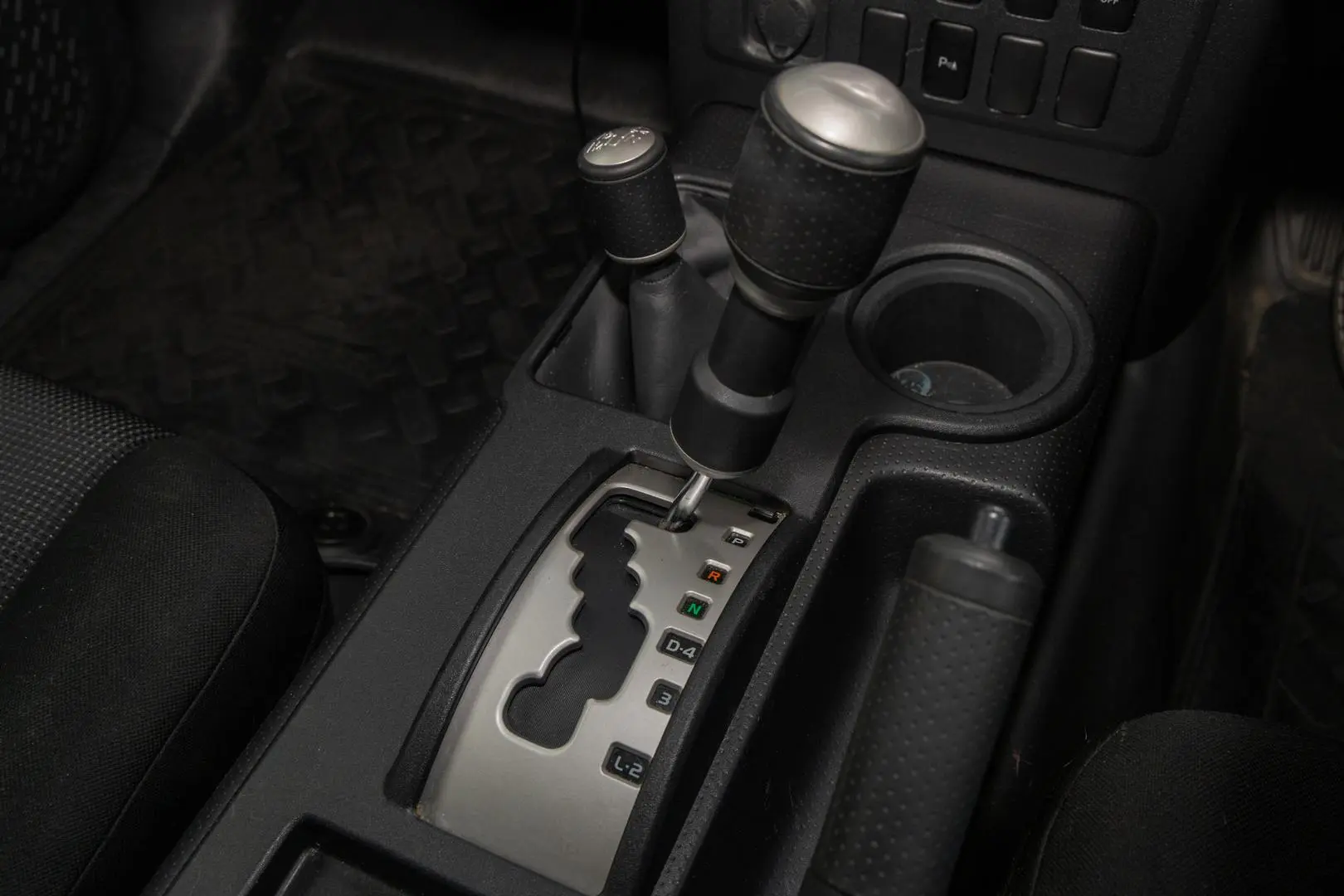 2011 Toyota FJ Cruiser Gallery Image 17