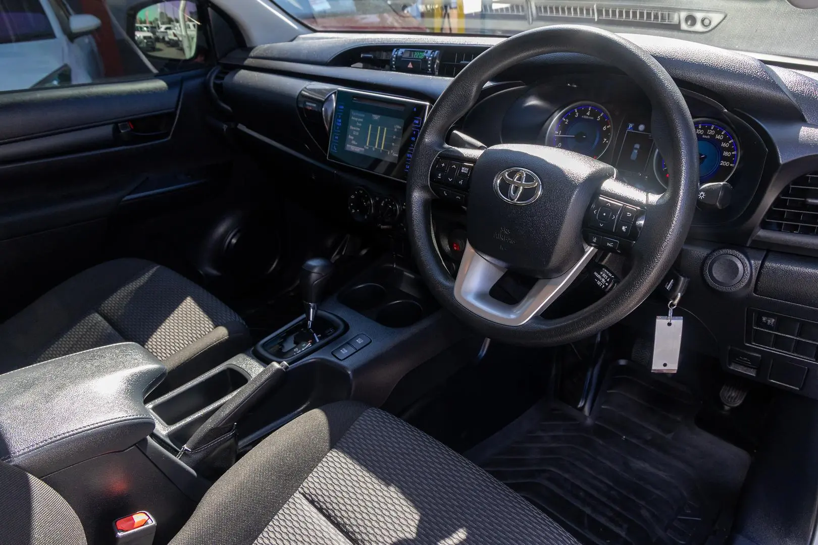 2019 Toyota Hilux Gallery Image 7