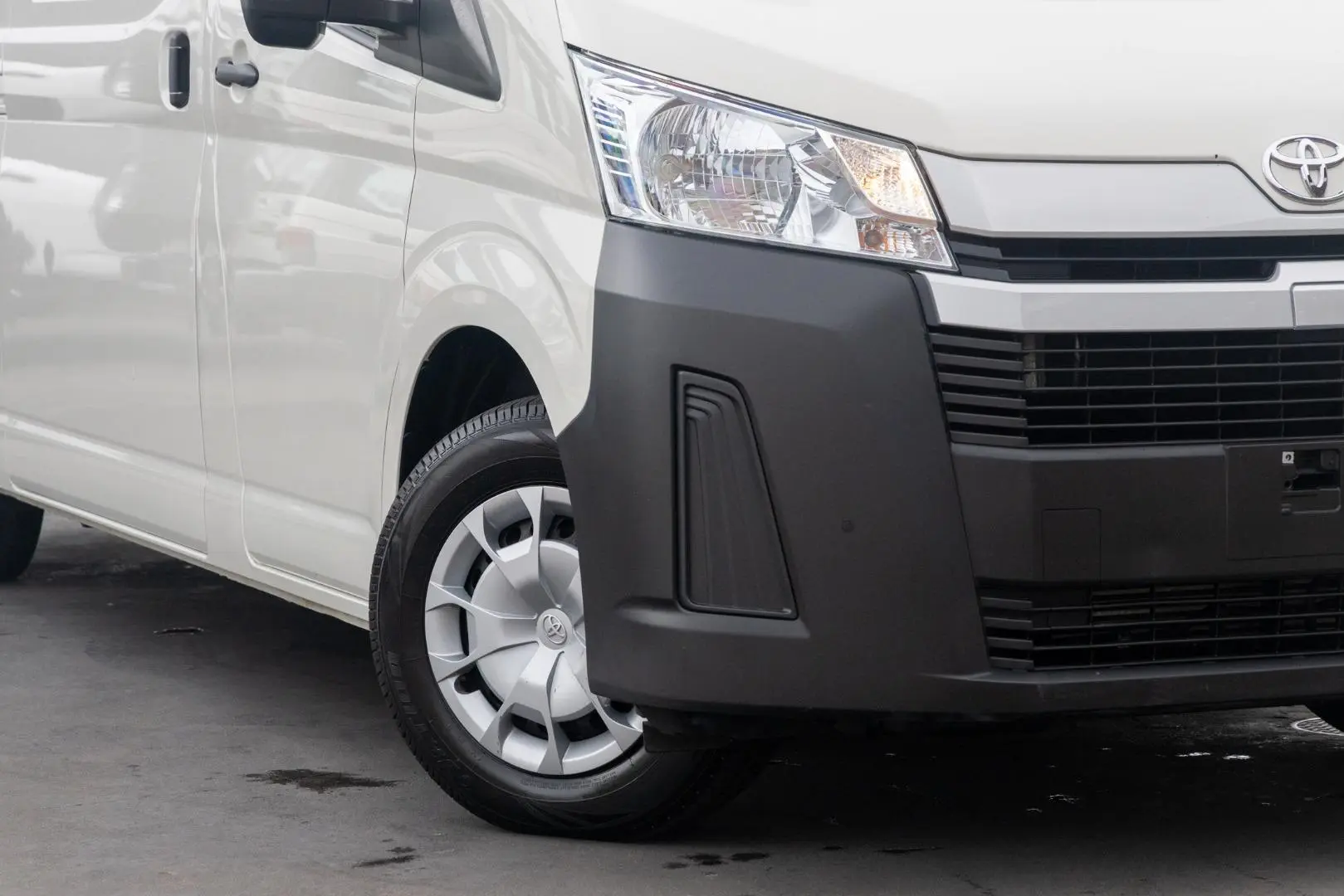 2023 Toyota Hiace Gallery Image 6