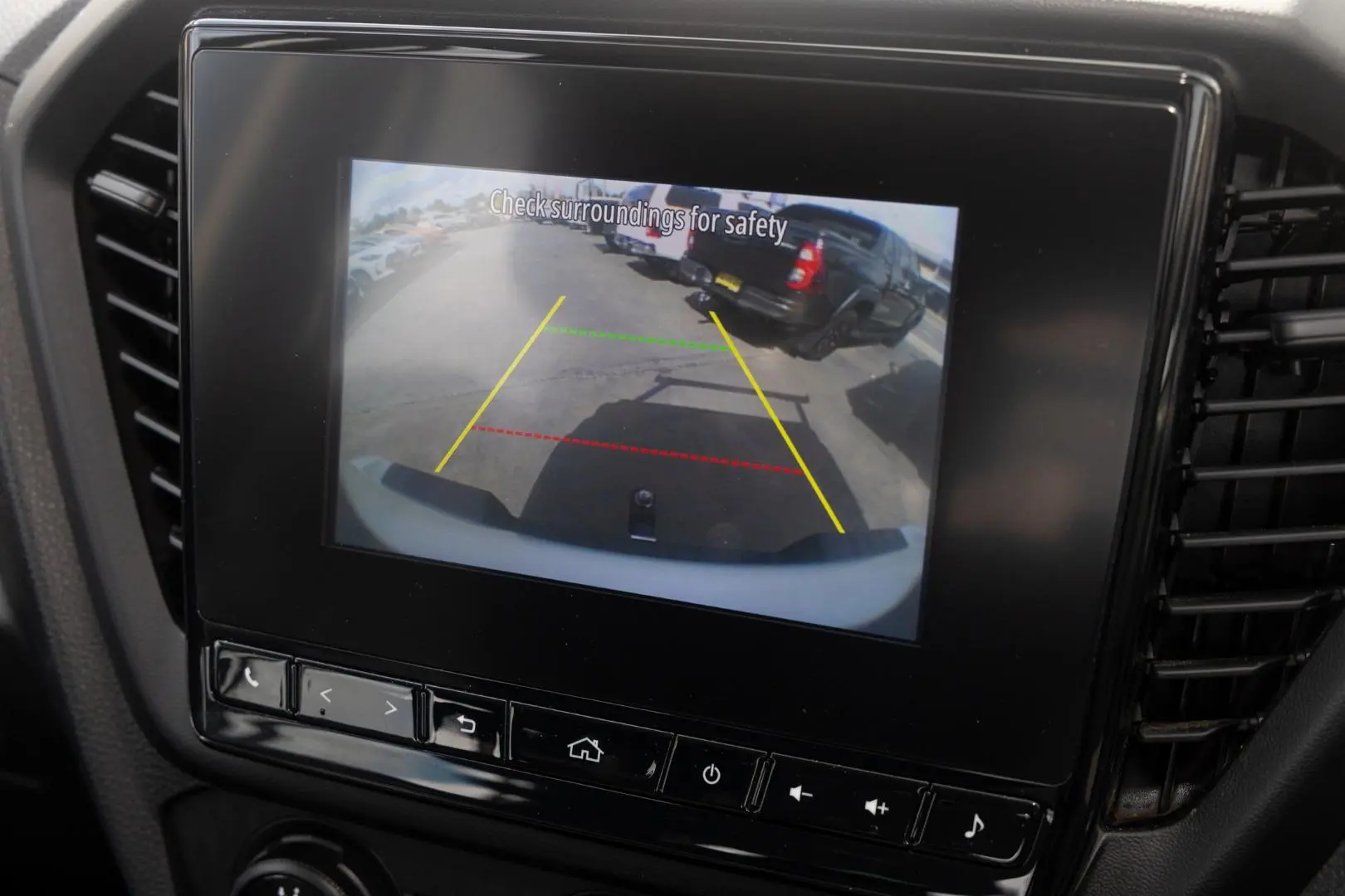 2023 Isuzu D-MAX Gallery Image 15