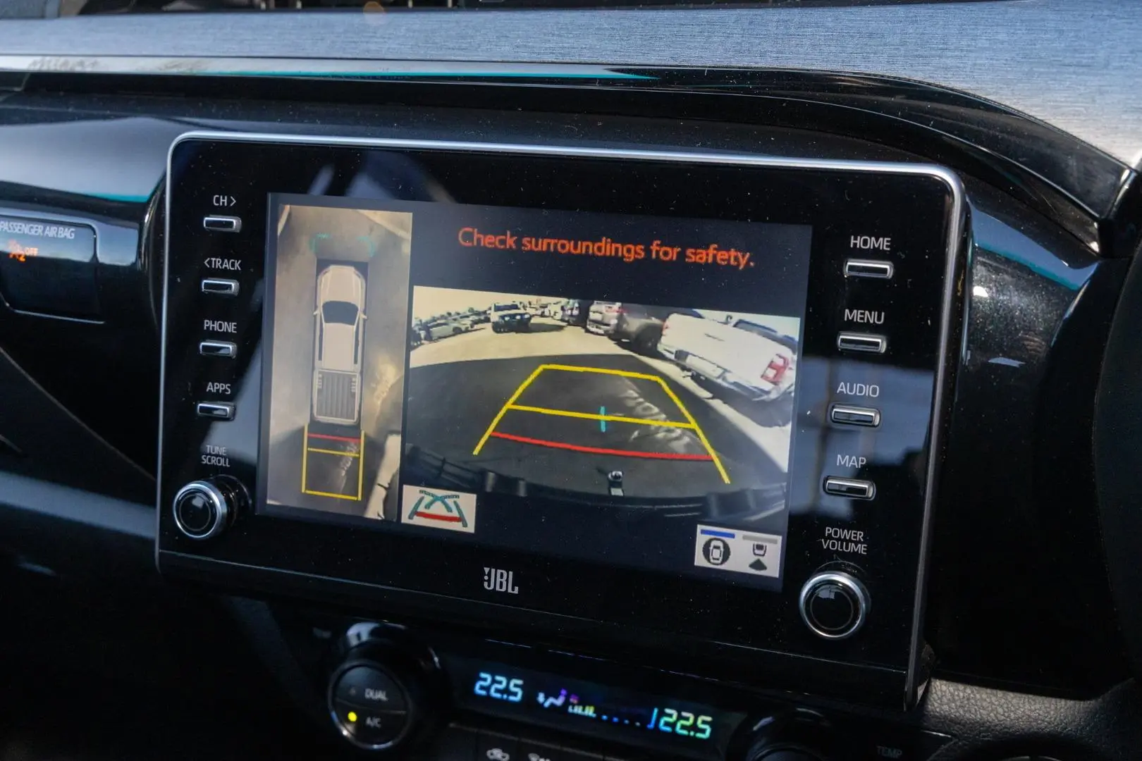 2021 Toyota Hilux Gallery Image 15