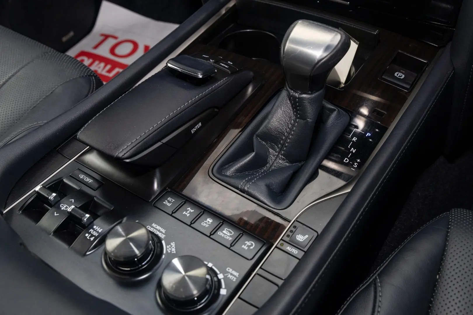 2017 Lexus LX Gallery Image 18