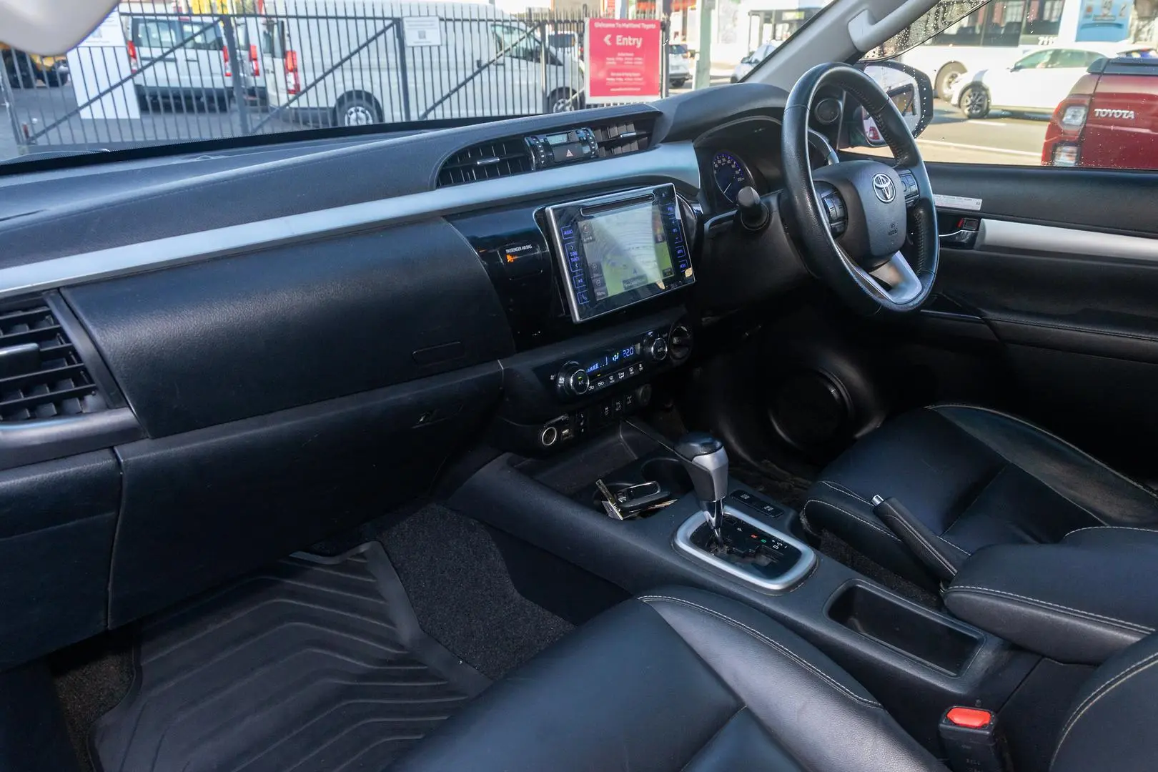 2019 Toyota Hilux Gallery Image 8