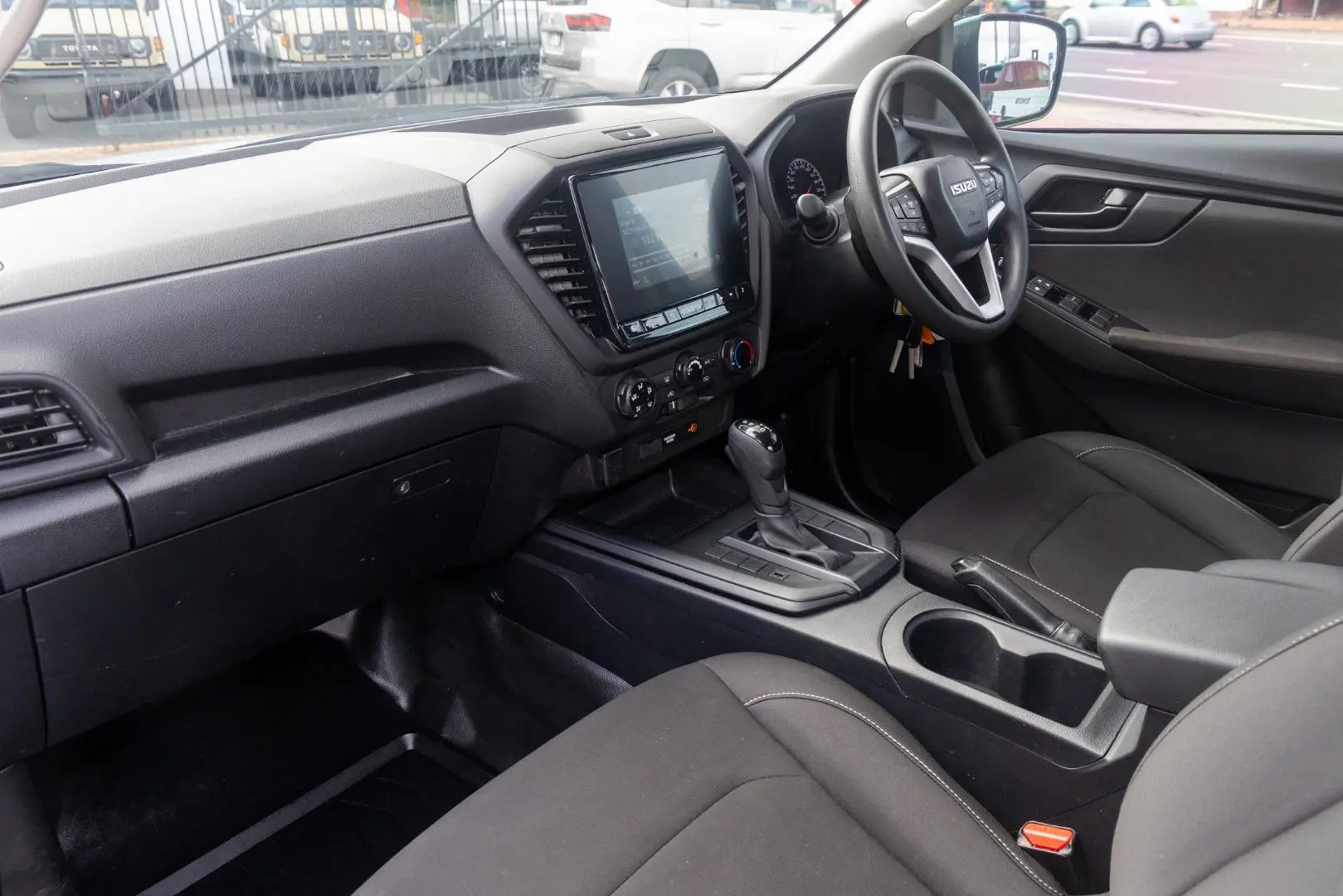 2023 Isuzu D-MAX Gallery Image 8