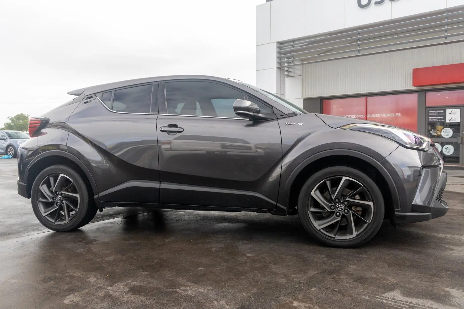 2022 Toyota C-HR Gallery Image 3