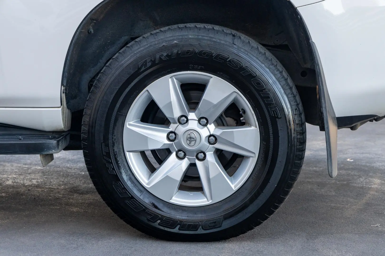 2018 Toyota Landcruiser Prado Gallery Image 21