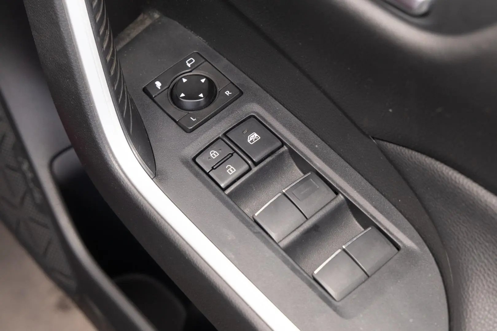 2020 Toyota RAV4 Gallery Image 18
