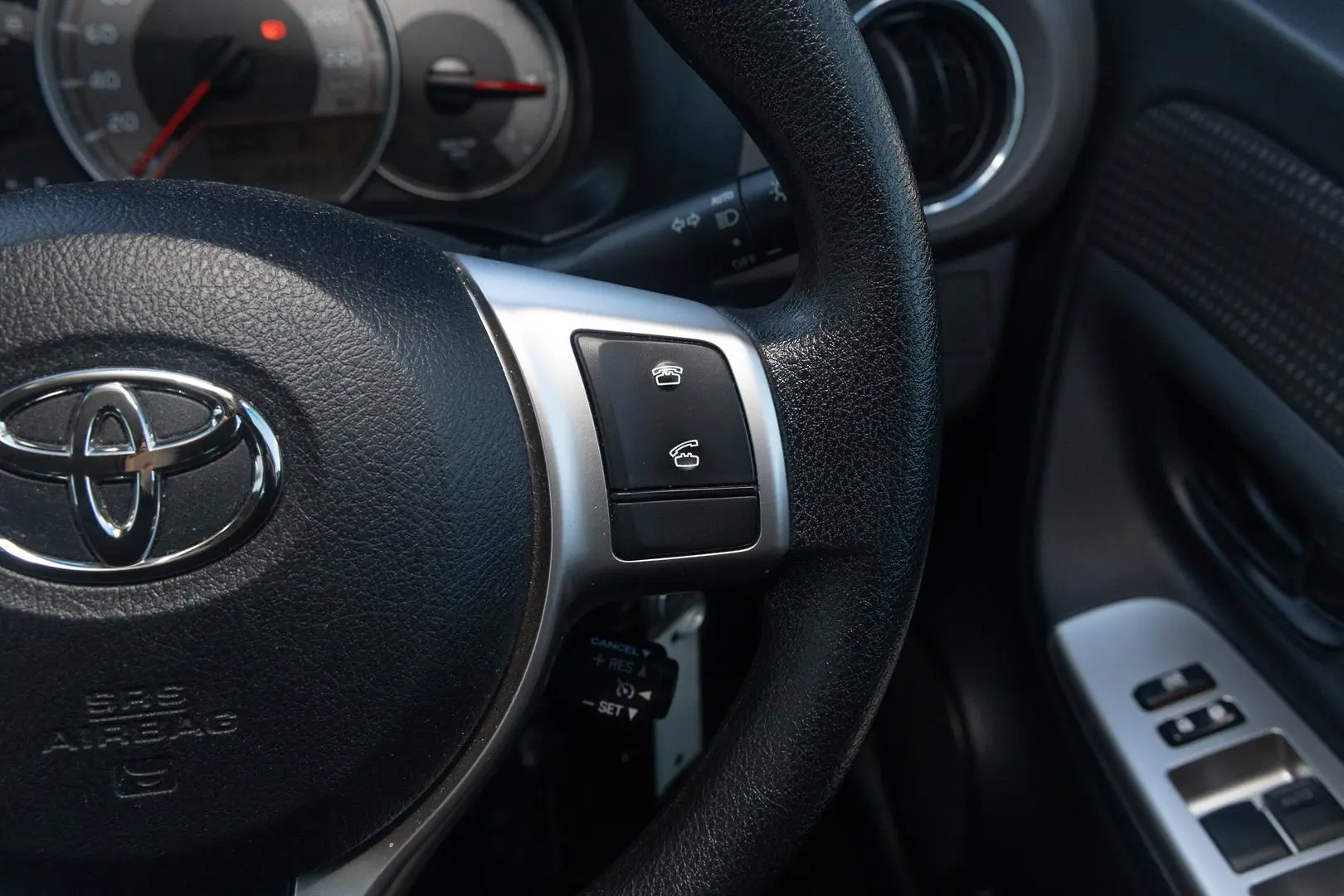 2015 Toyota Yaris Gallery Image 12