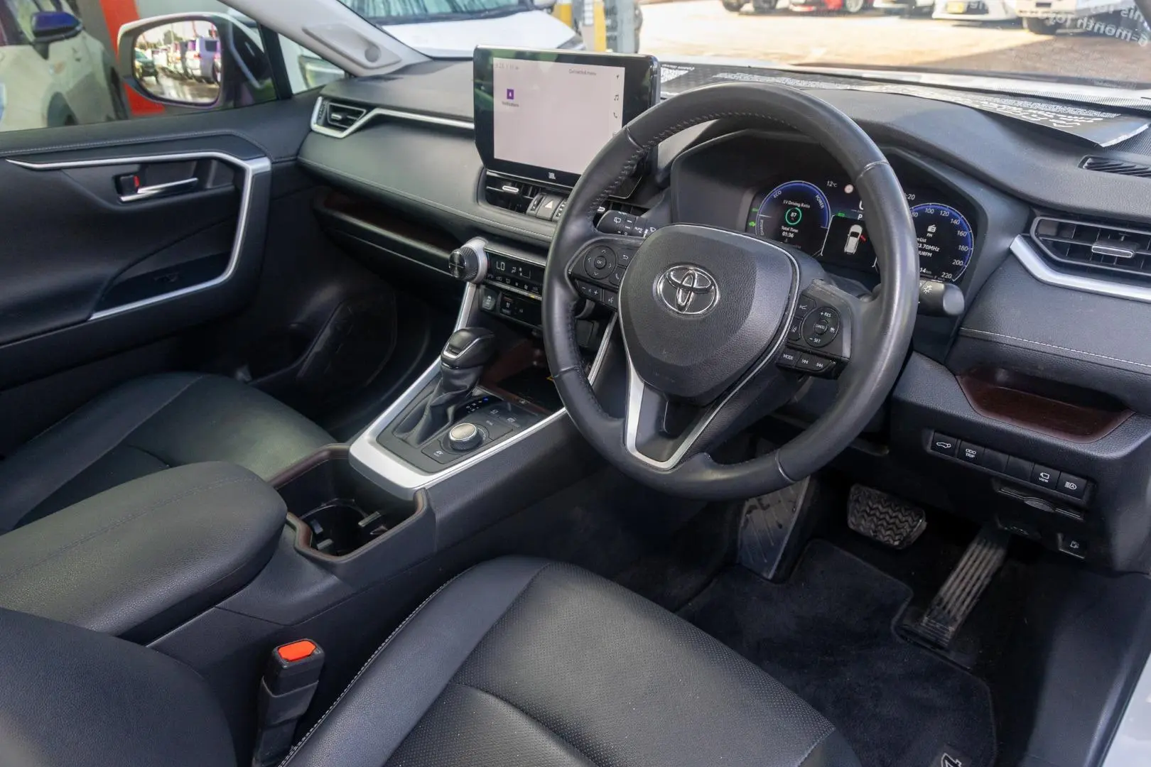 2024 Toyota RAV4 Gallery Image 7