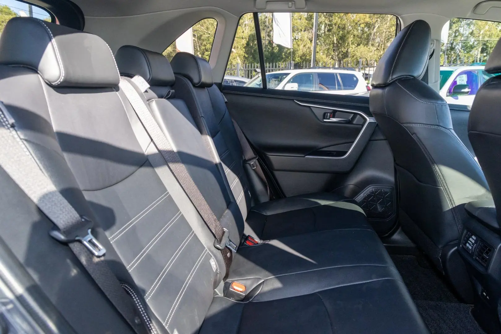 2021 Toyota RAV4 Gallery Image 9