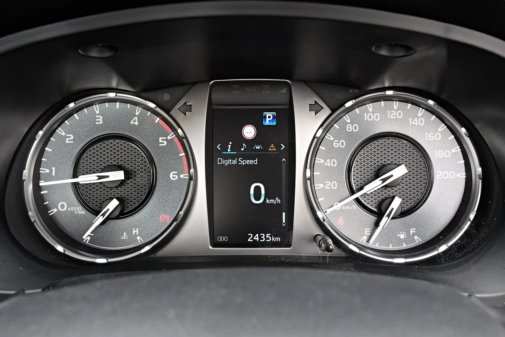 2025 Toyota Hilux Gallery Image 13