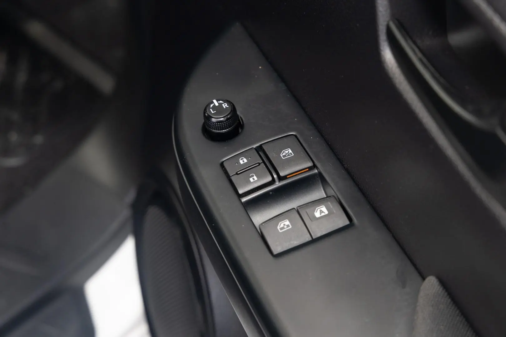 2017 Toyota Hilux Gallery Image 18