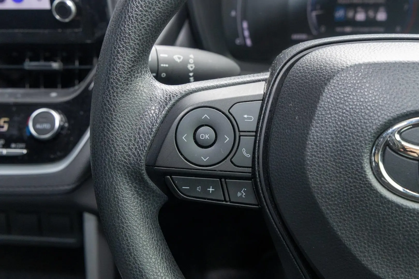 2023 Toyota Corolla Cross Gallery Image 11