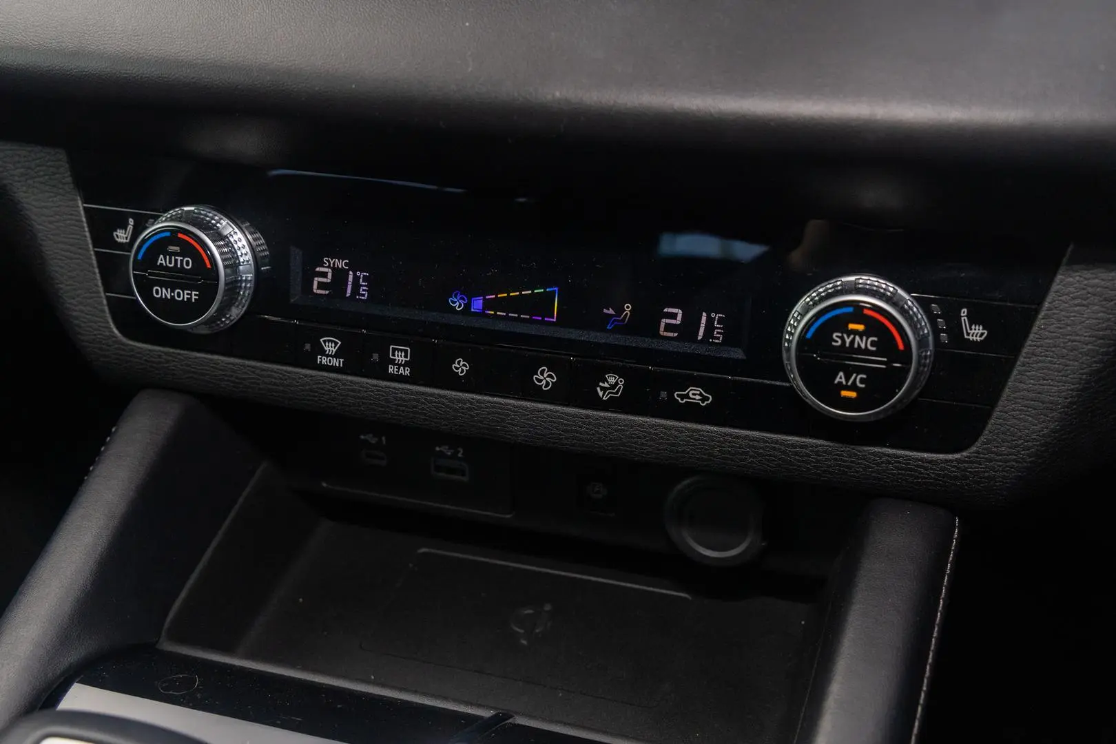 2024 Mitsubishi Outlander Gallery Image 16