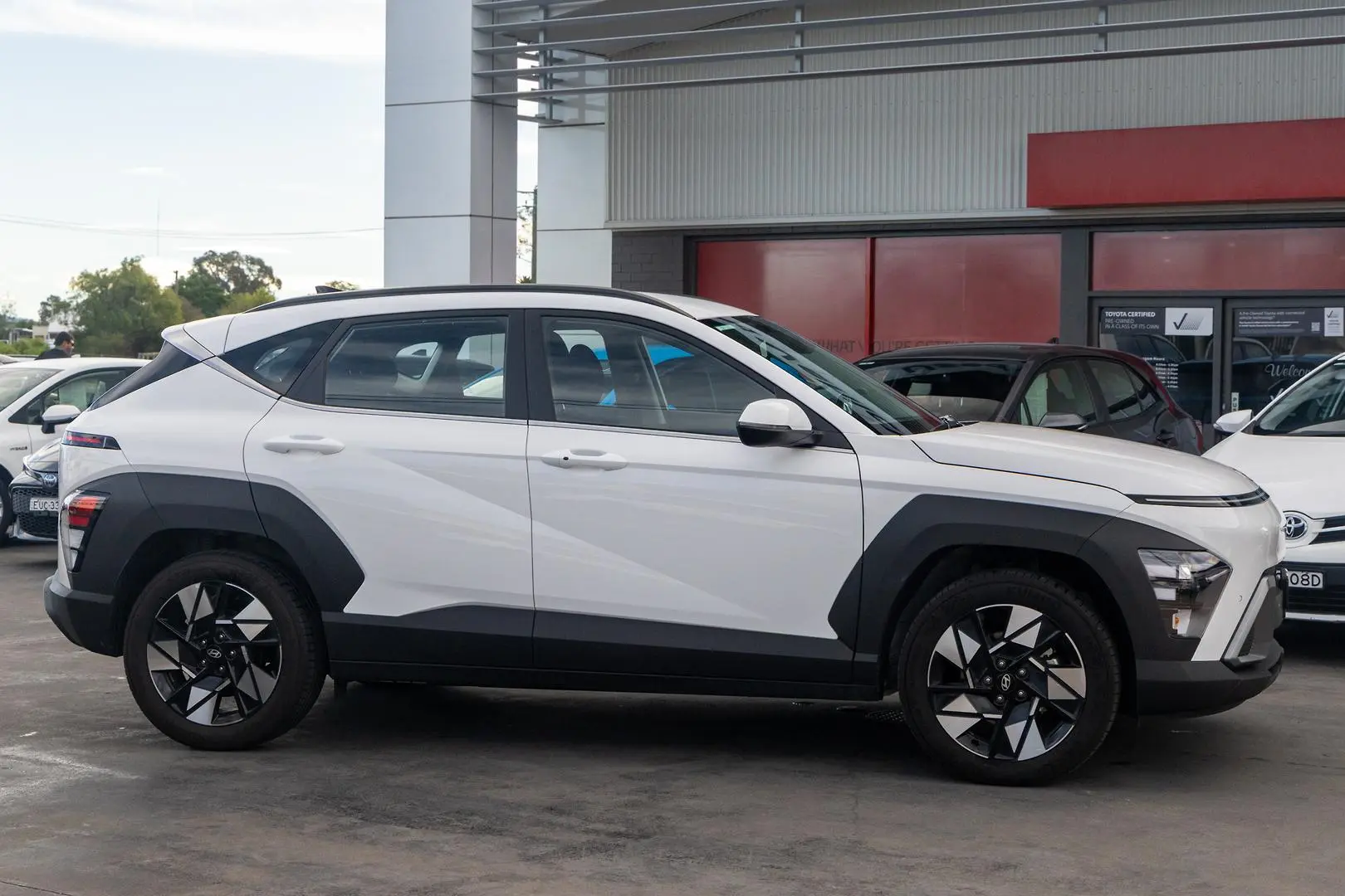 2025 Hyundai Kona Gallery Image 3