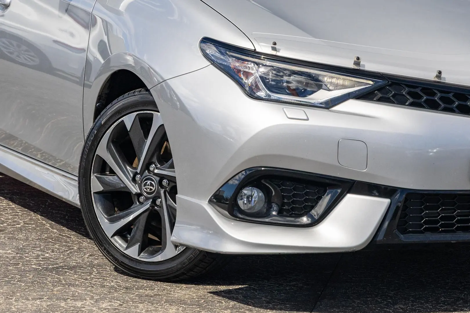 2017 Toyota Corolla Gallery Image 6