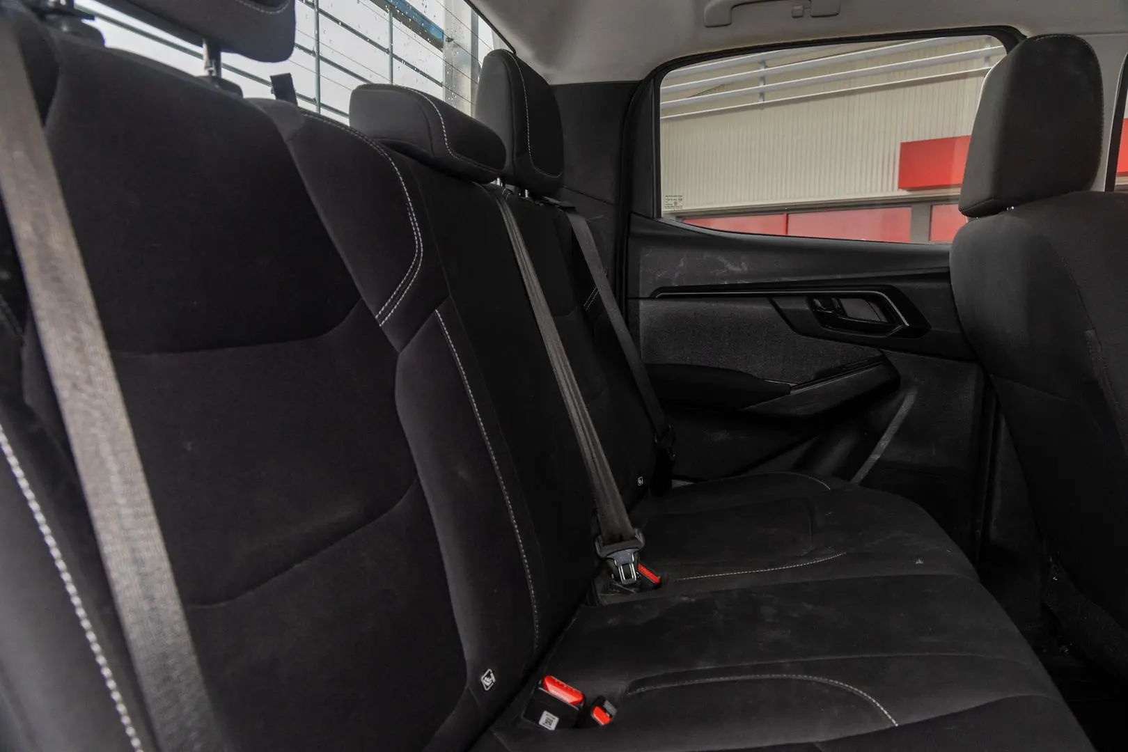 2023 Isuzu D-MAX Gallery Image 9