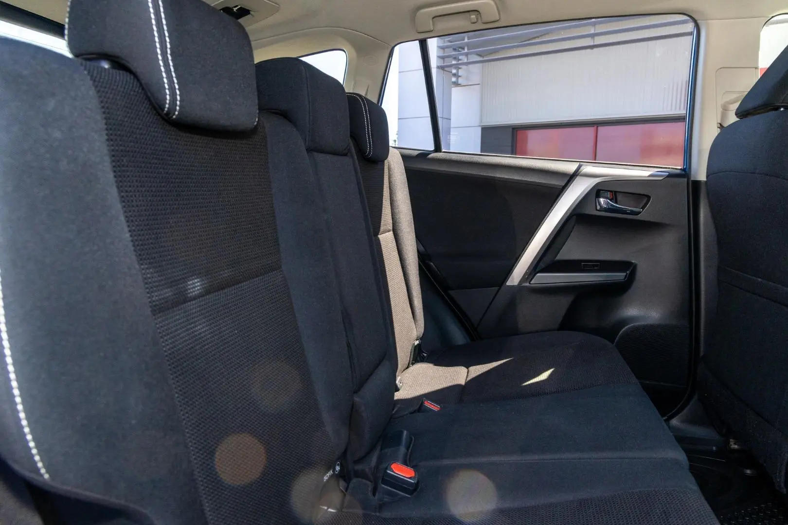 2016 Toyota RAV4 Gallery Image 9