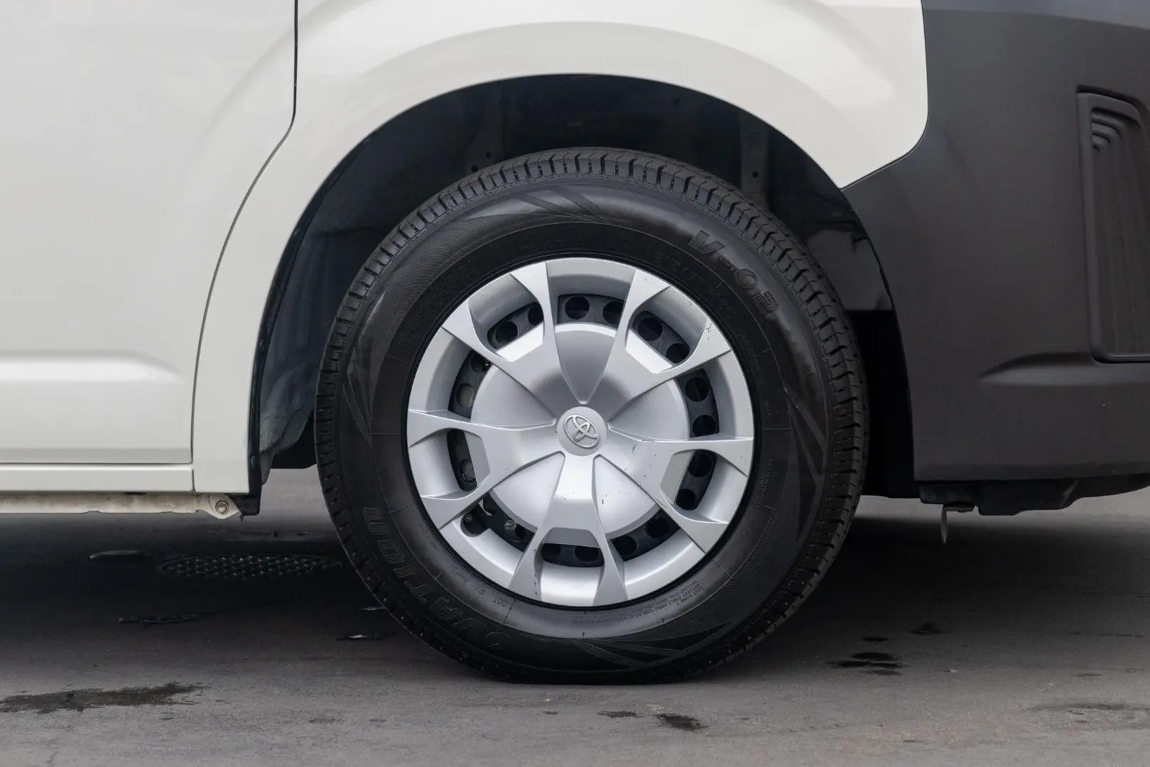 2023 Toyota Hiace Gallery Image 22