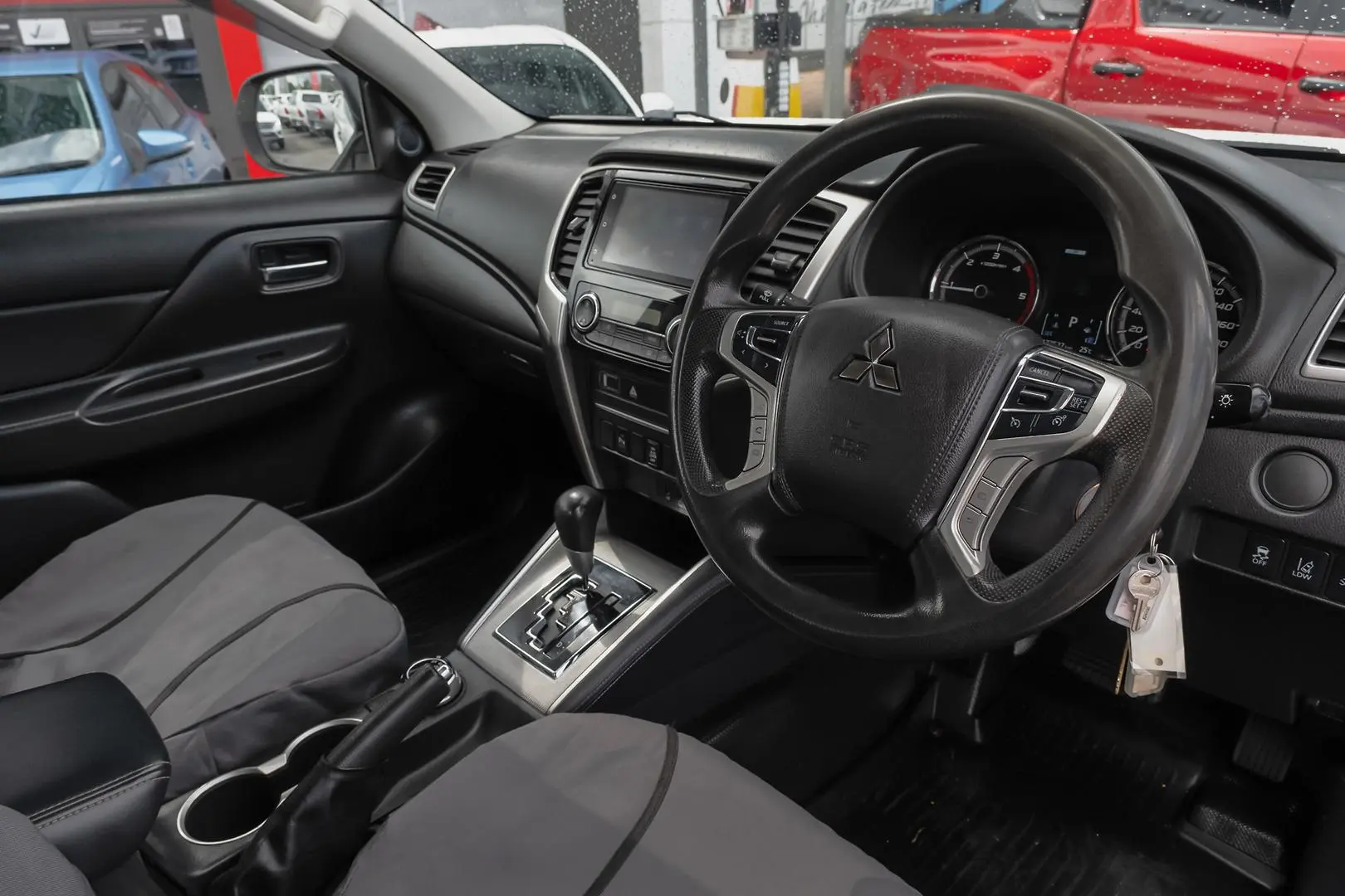 2021 Mitsubishi Triton Gallery Image 7