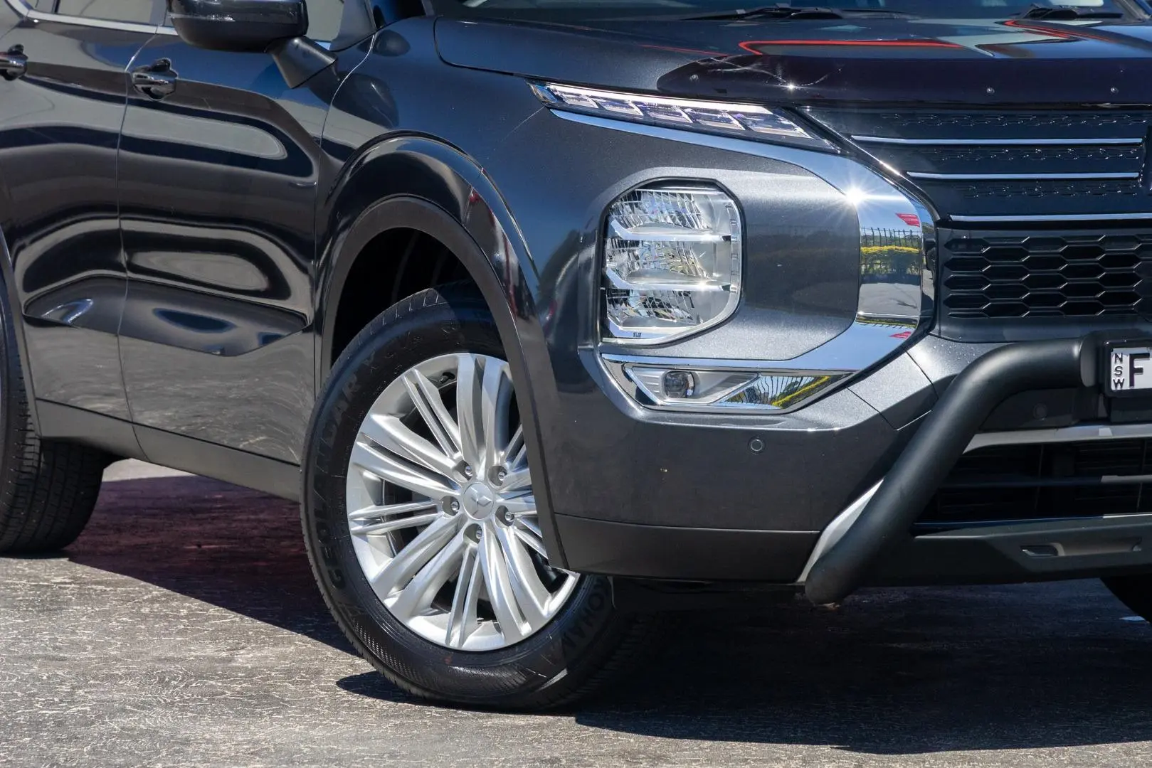 2025 Mitsubishi Outlander Gallery Image 6