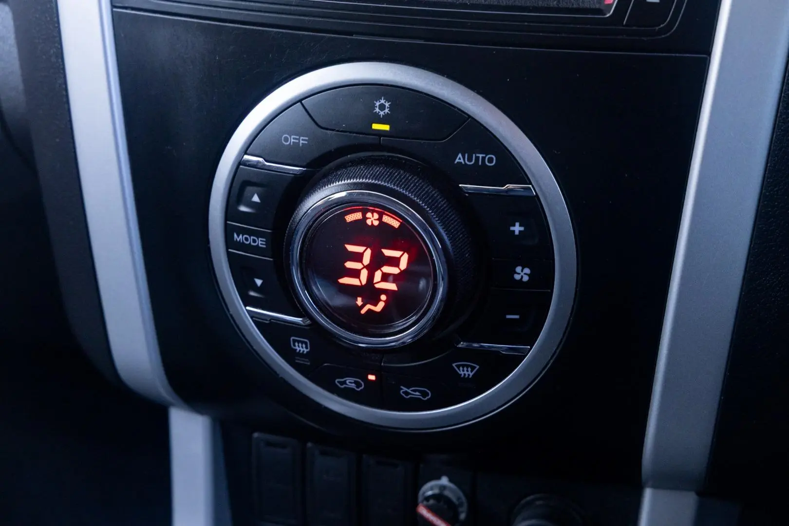2018 Isuzu D-MAX Gallery Image 16