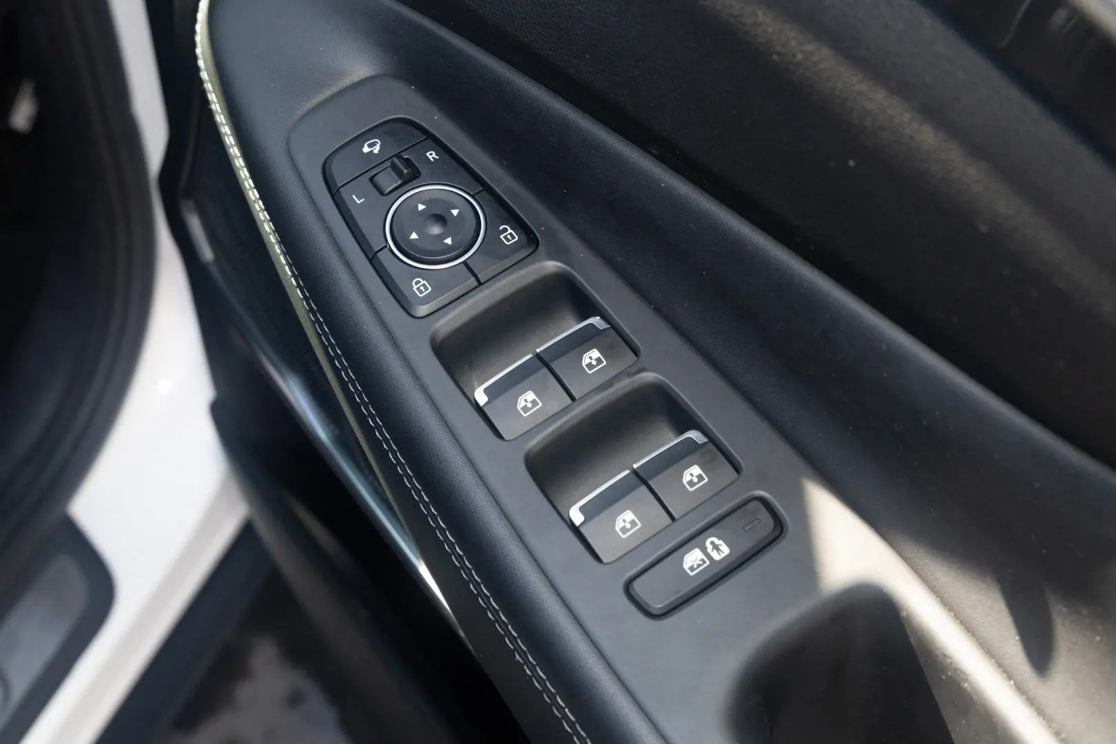 2022 Hyundai Santa Fe Gallery Image 18