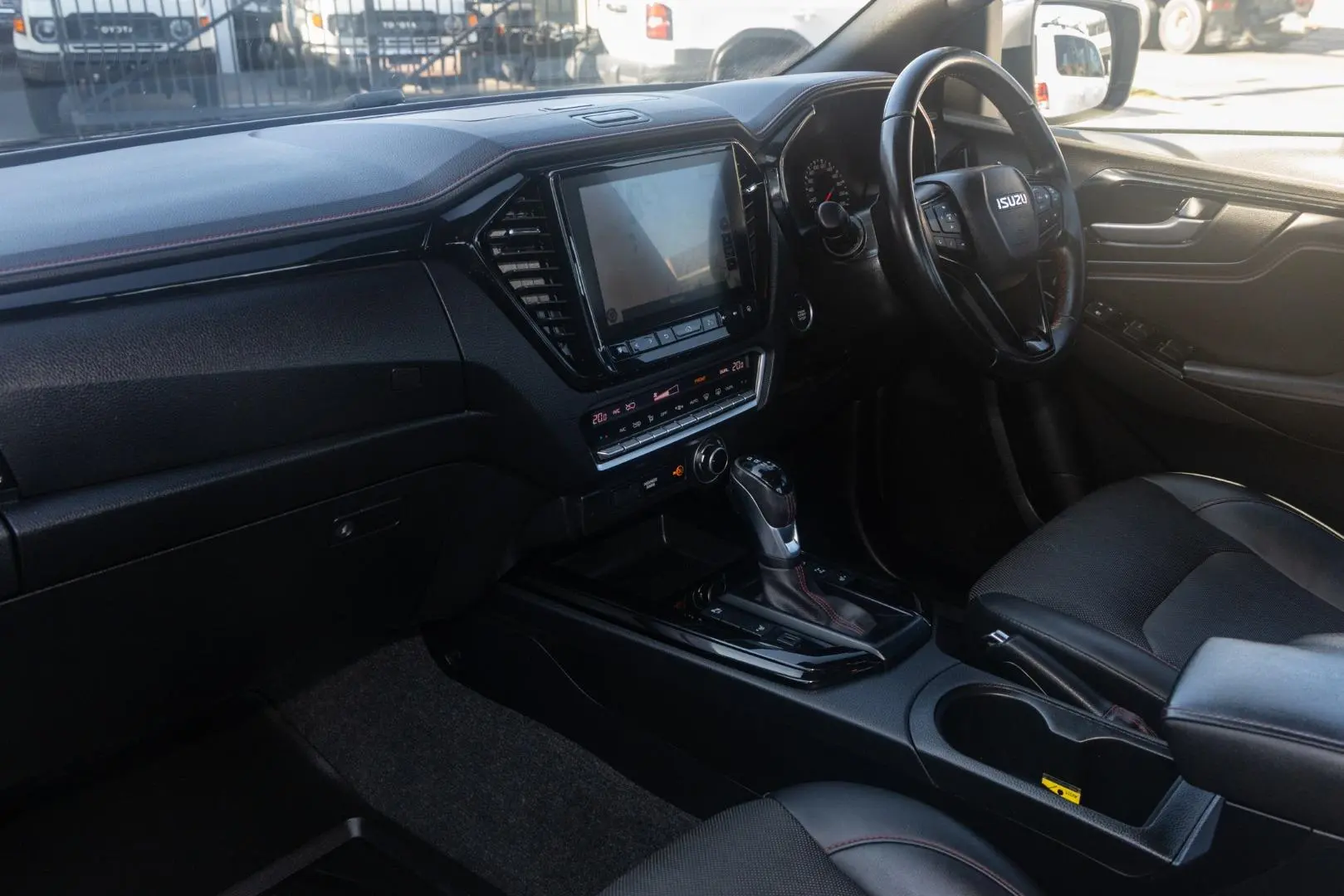 2022 Isuzu D-MAX Gallery Image 8